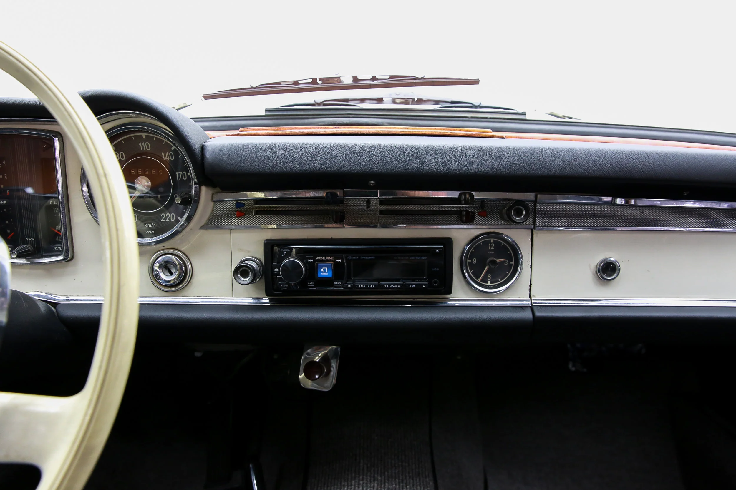 ROBERT_BASSAM_MERCEDES_230SL_WHITE (15).jpg