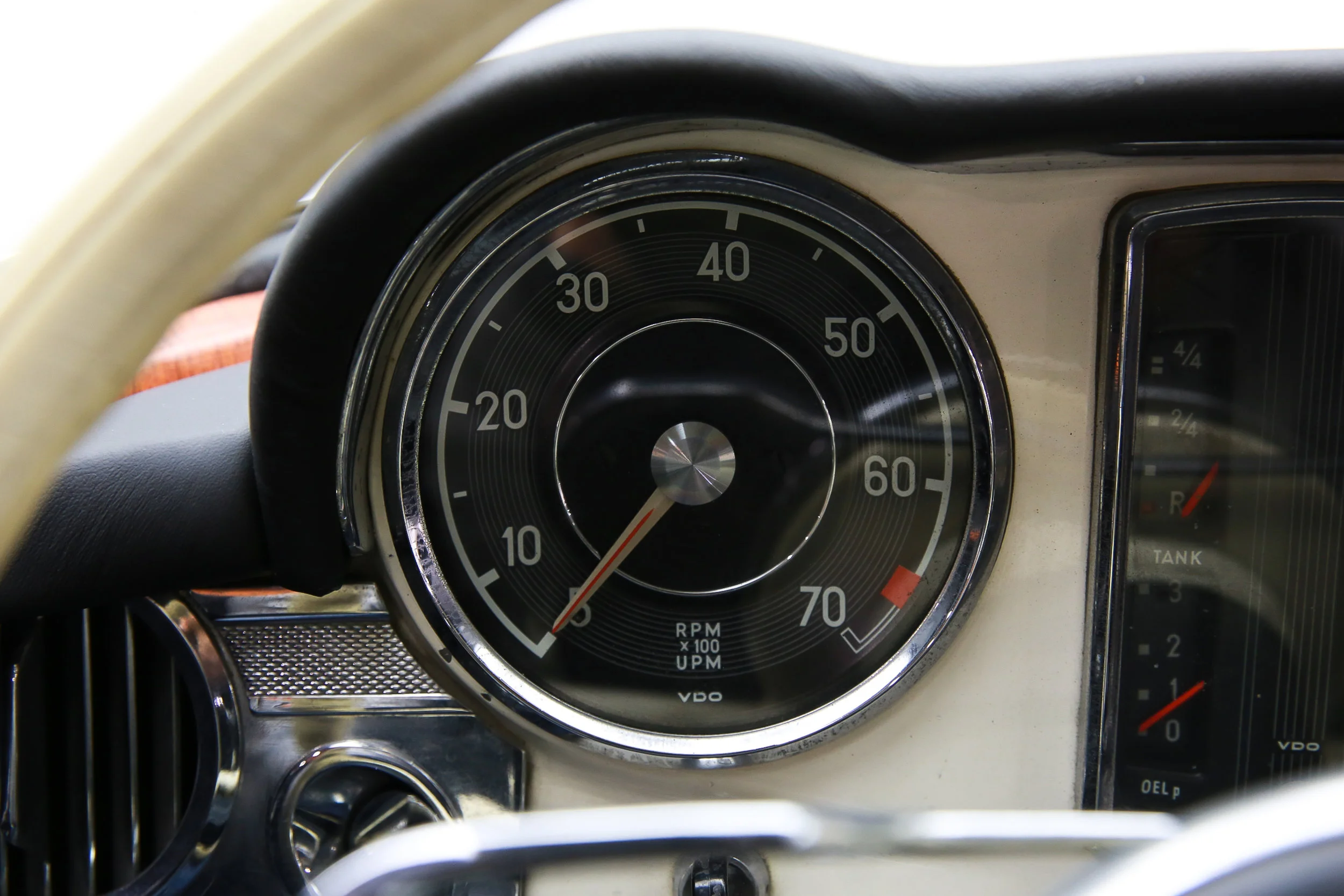 ROBERT_BASSAM_MERCEDES_230SL_WHITE (13).jpg