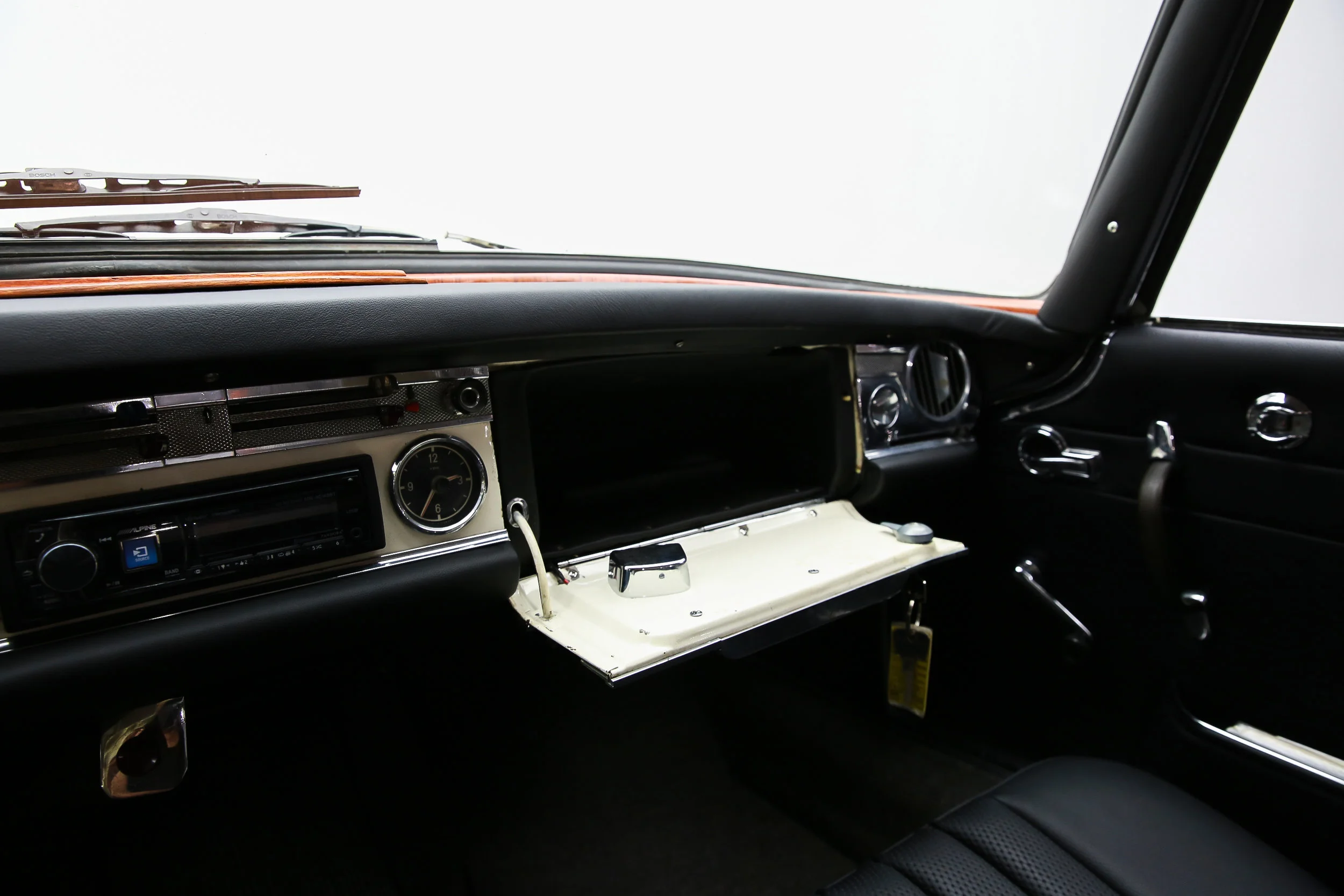 ROBERT_BASSAM_MERCEDES_230SL_WHITE (18).jpg