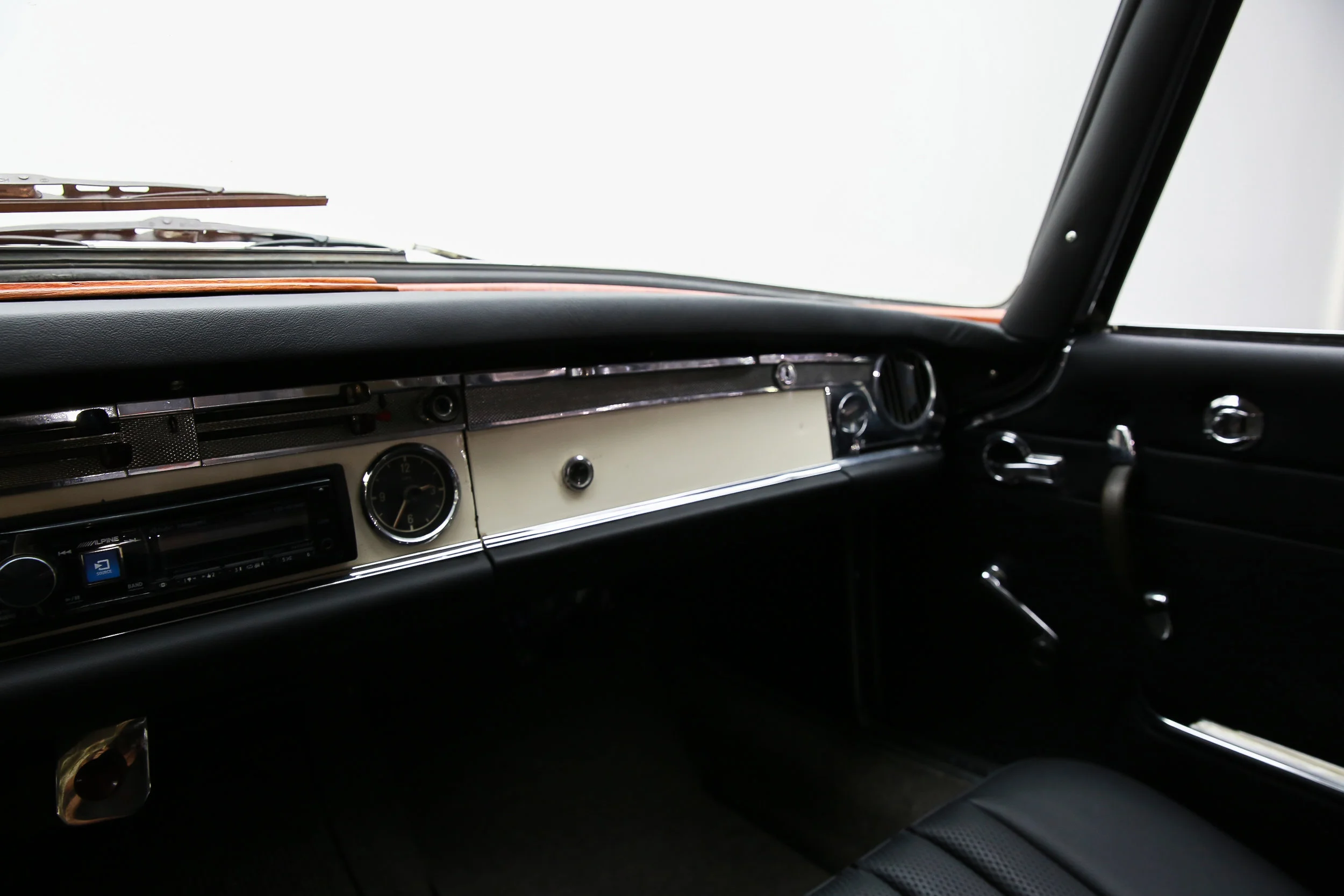 ROBERT_BASSAM_MERCEDES_230SL_WHITE (17).jpg