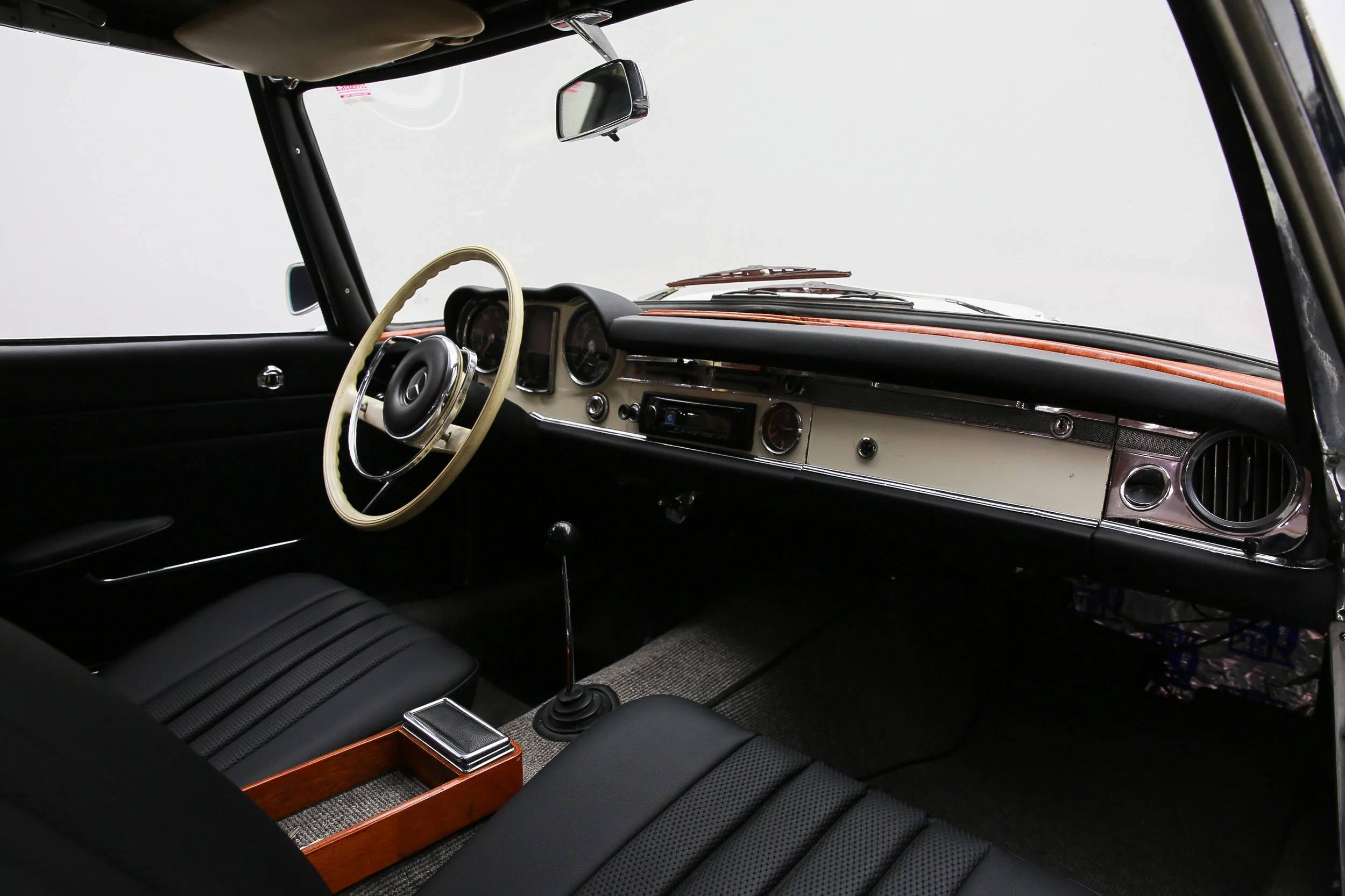 ROBERT_BASSAM_MERCEDES_230SL_WHITE (21).jpg