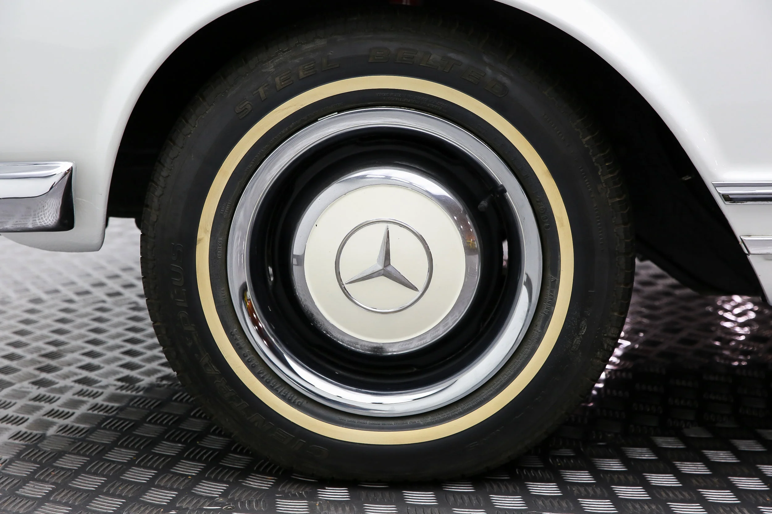 ROBERT_BASSAM_MERCEDES_230SL_WHITE (31).jpg