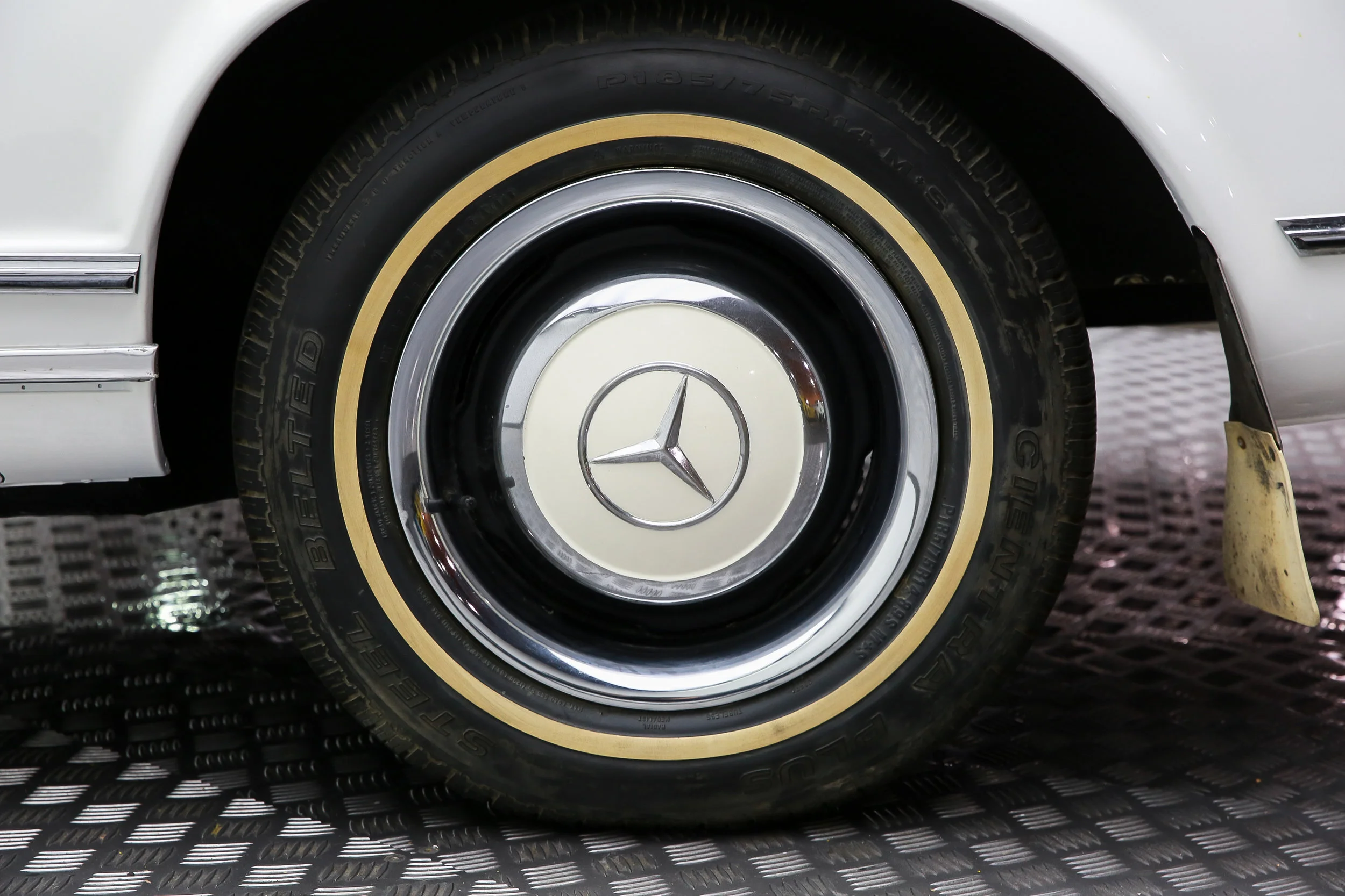 ROBERT_BASSAM_MERCEDES_230SL_WHITE (32).jpg