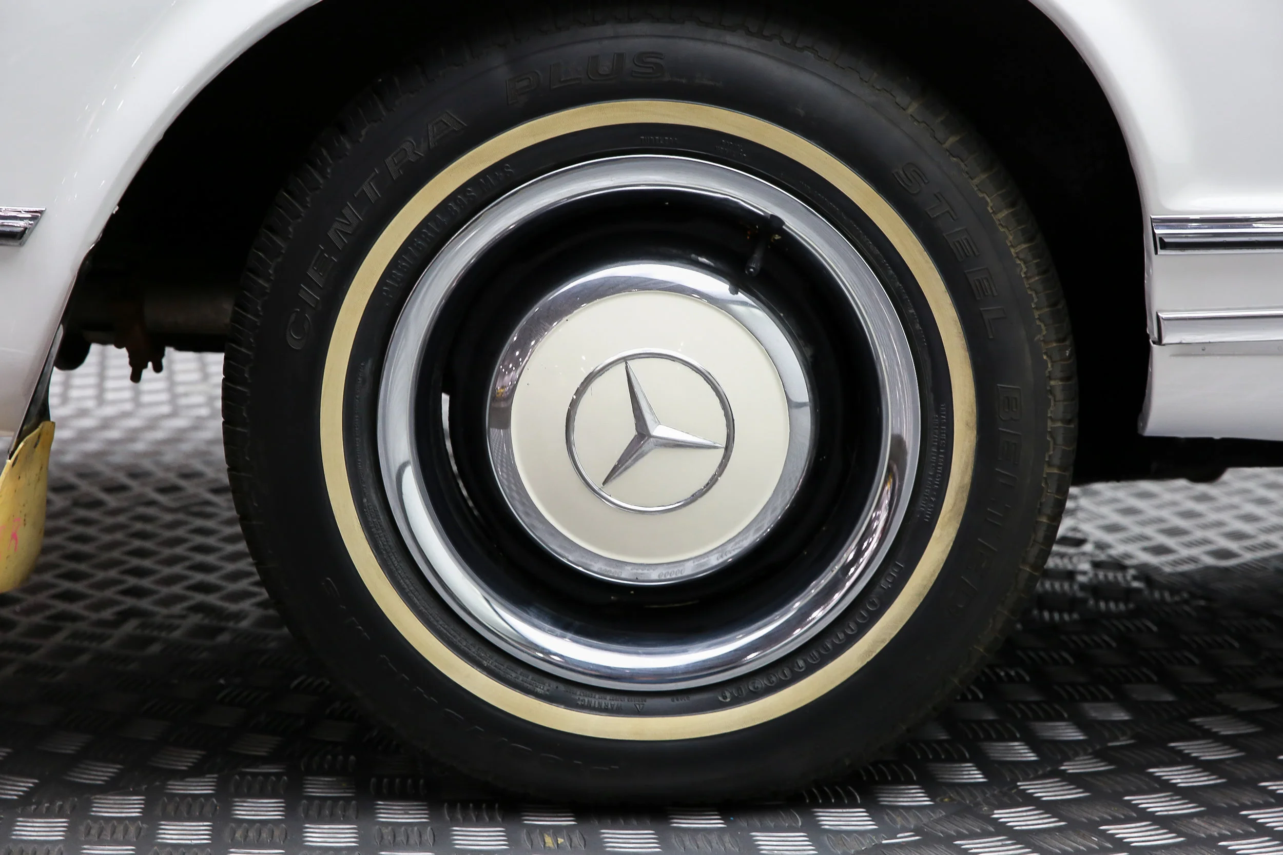 ROBERT_BASSAM_MERCEDES_230SL_WHITE (33).jpg