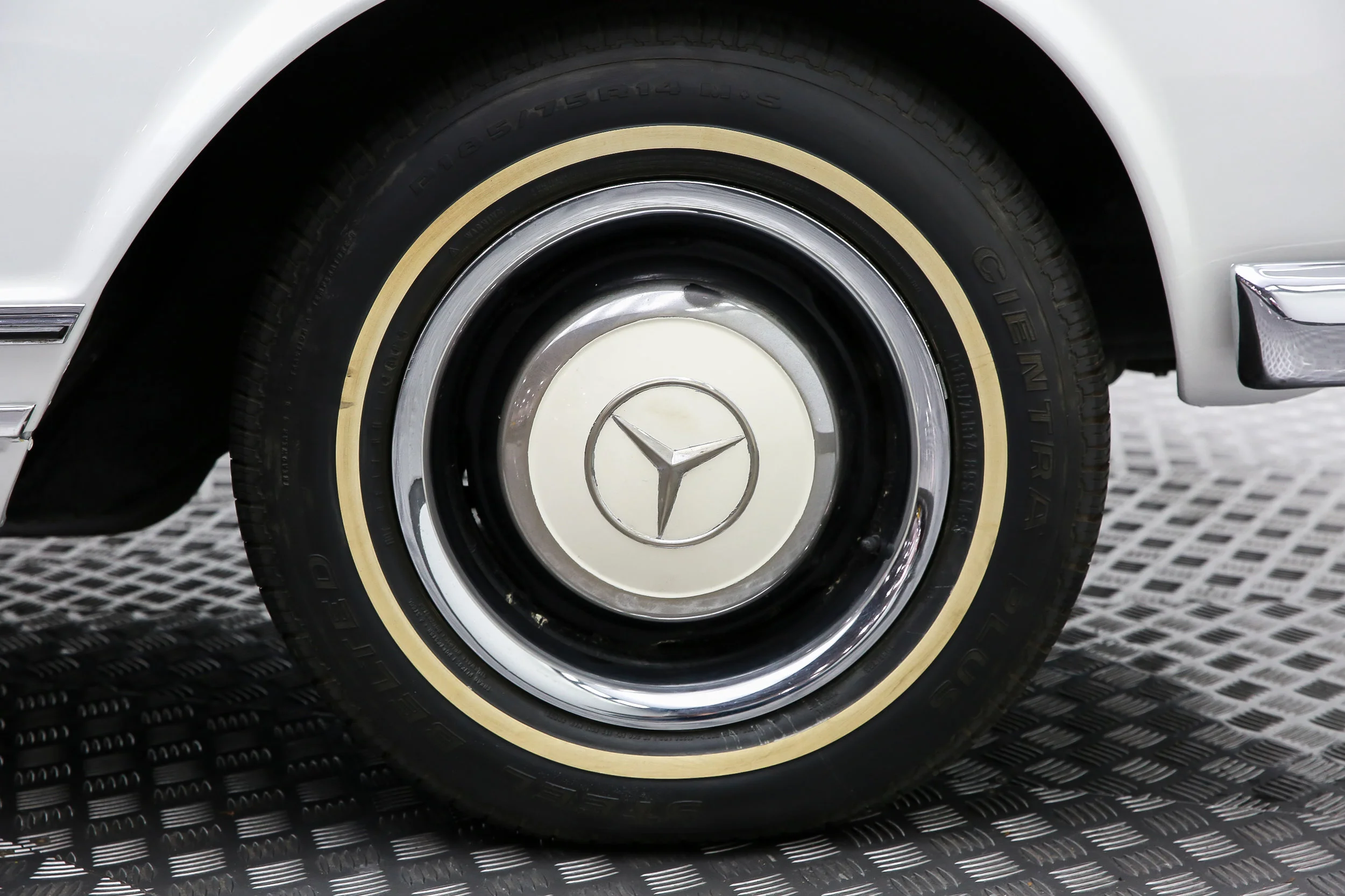 ROBERT_BASSAM_MERCEDES_230SL_WHITE (34).jpg