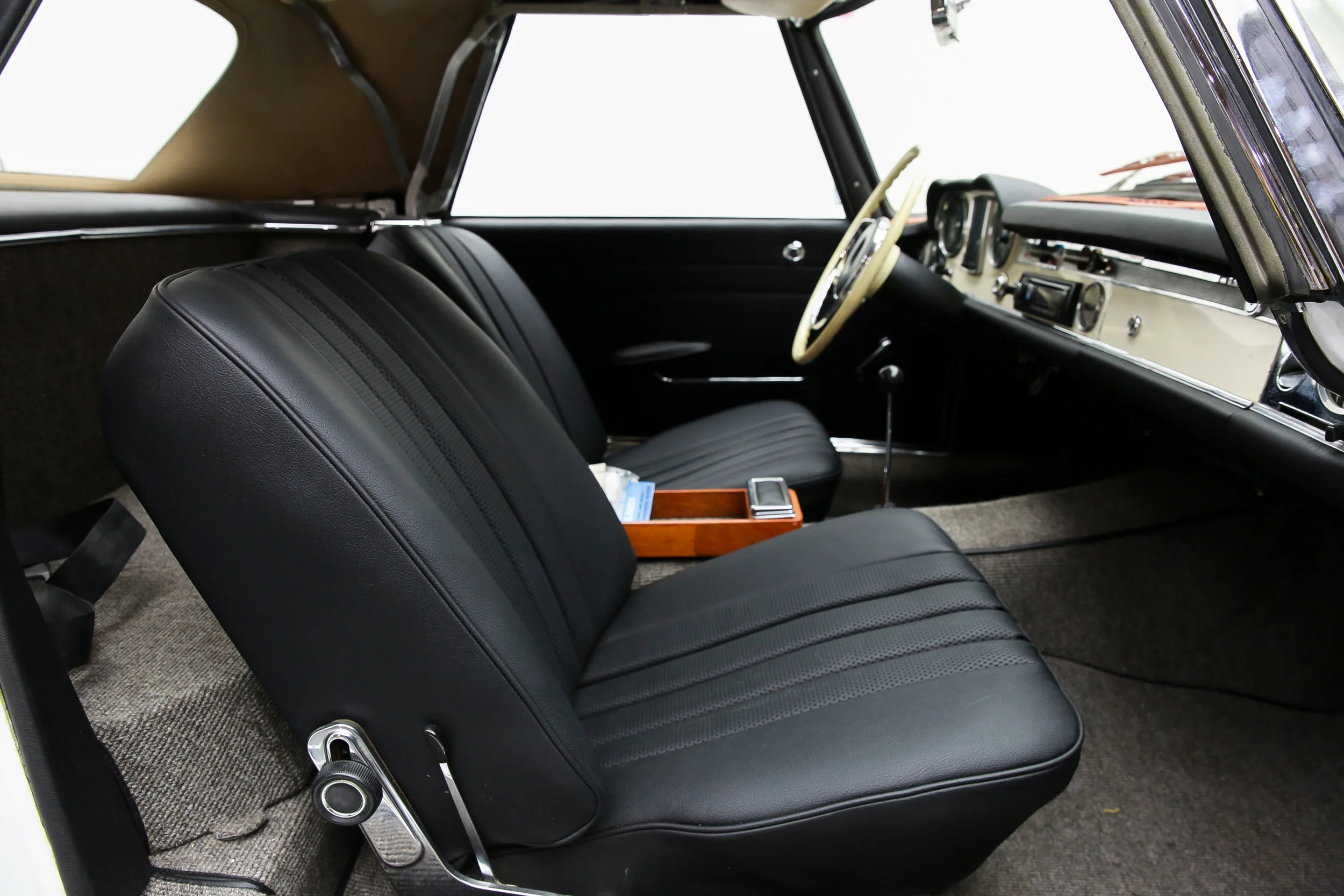 ROBERT_BASSAM_MERCEDES_230SL_WHITE (36).jpg