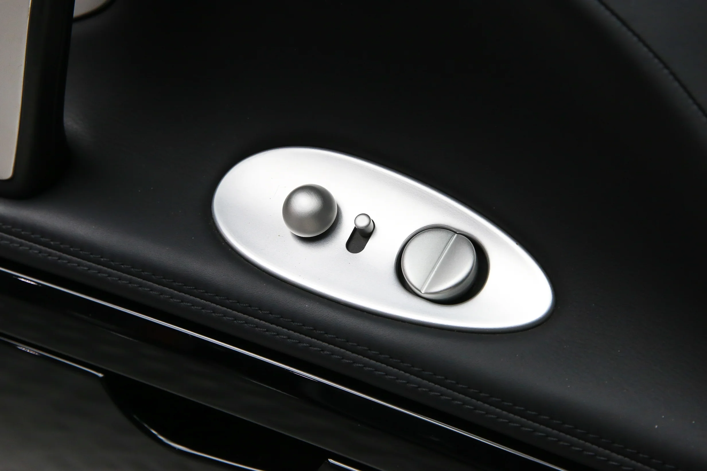 ROBERT_BASSAM_BMW_Z8_2003_BLACK (11).jpg