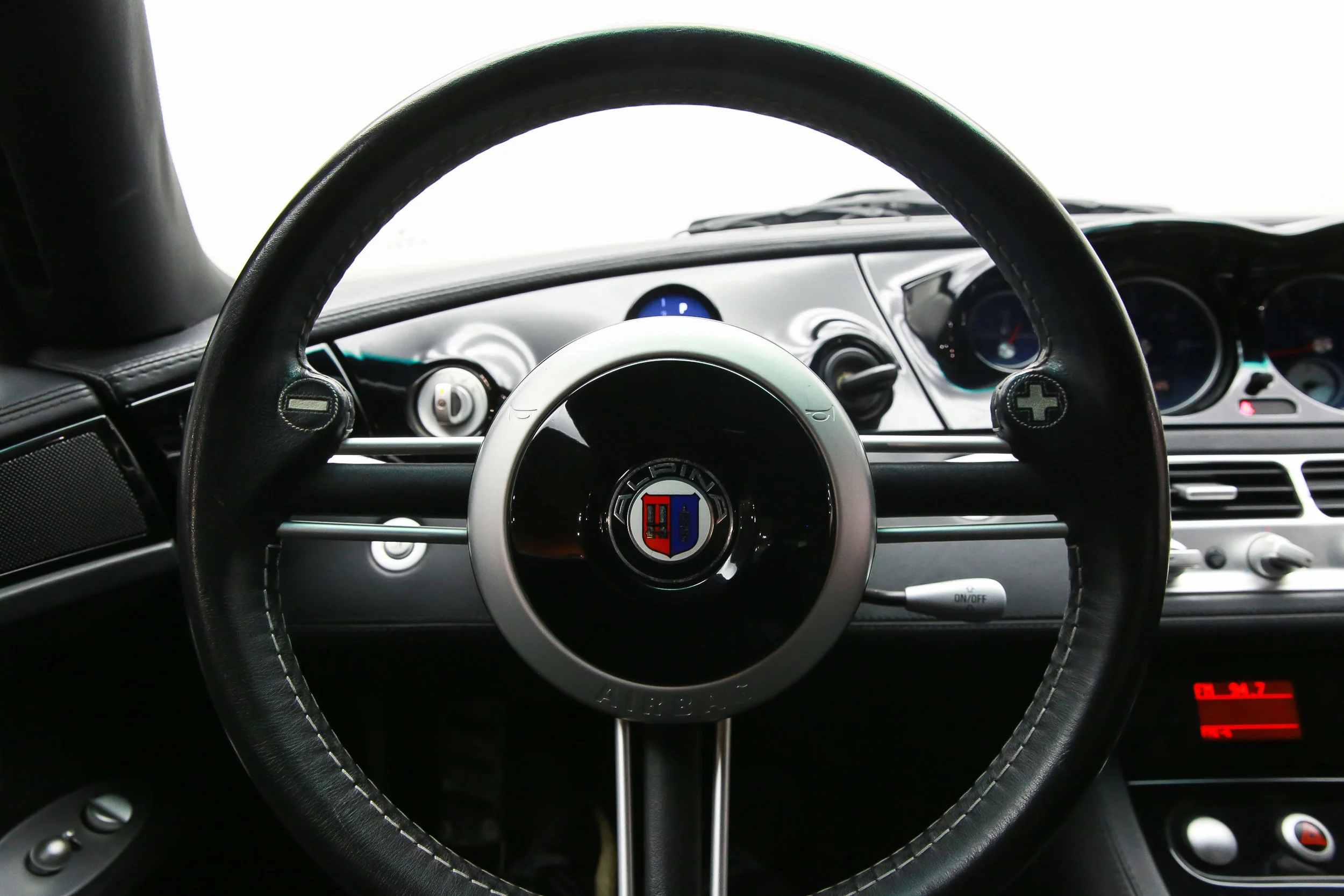 ROBERT_BASSAM_BMW_Z8_2003_BLACK (12).jpg