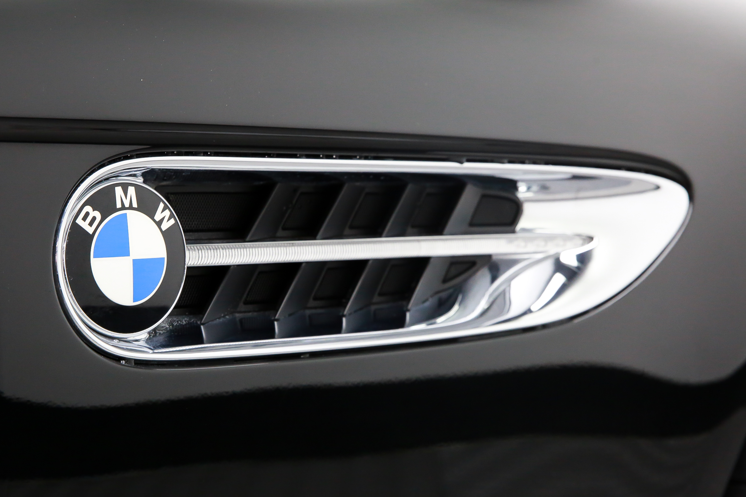 ROBERT_BASSAM_BMW_Z8_2003_BLACK (34).jpg