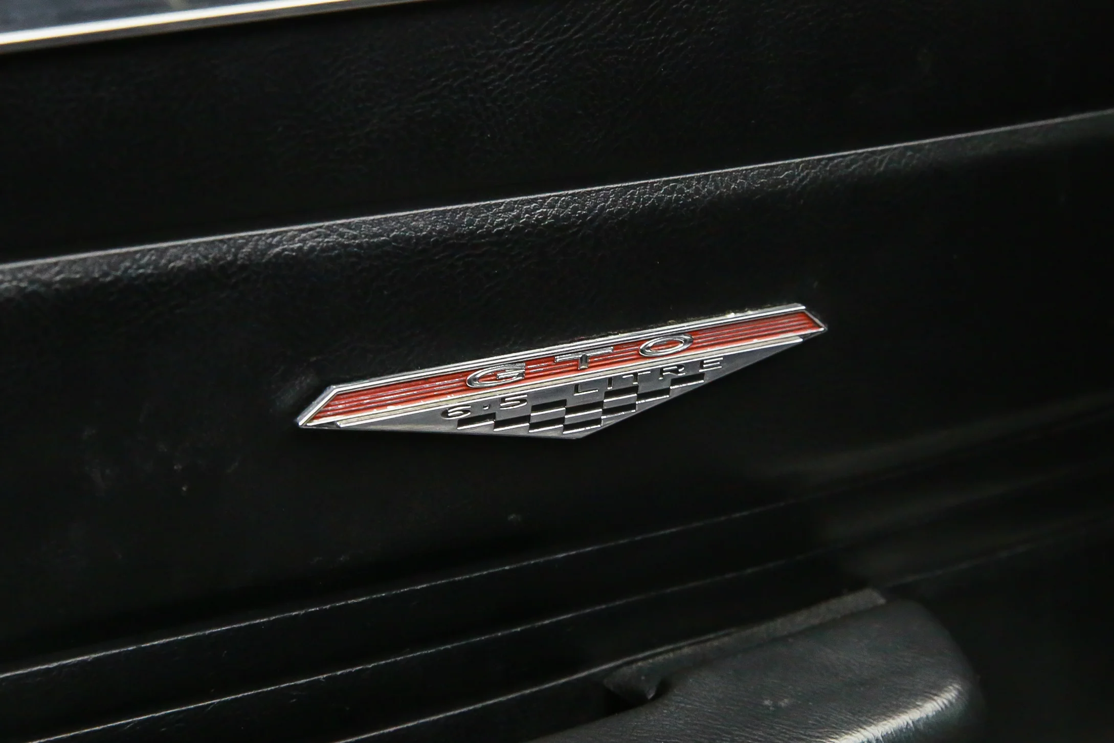 ROBERT_BASSAM_PONTIAC_GTO_1968_BLACK (5).jpg