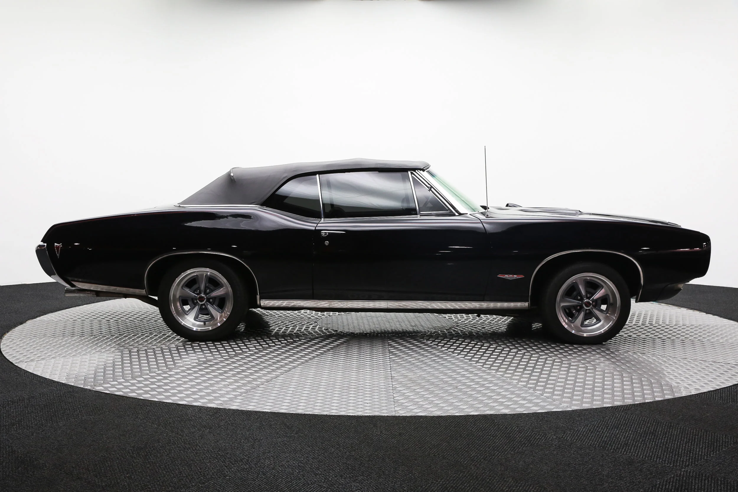ROBERT_BASSAM_PONTIAC_GTO_1968_BLACK (35).jpg