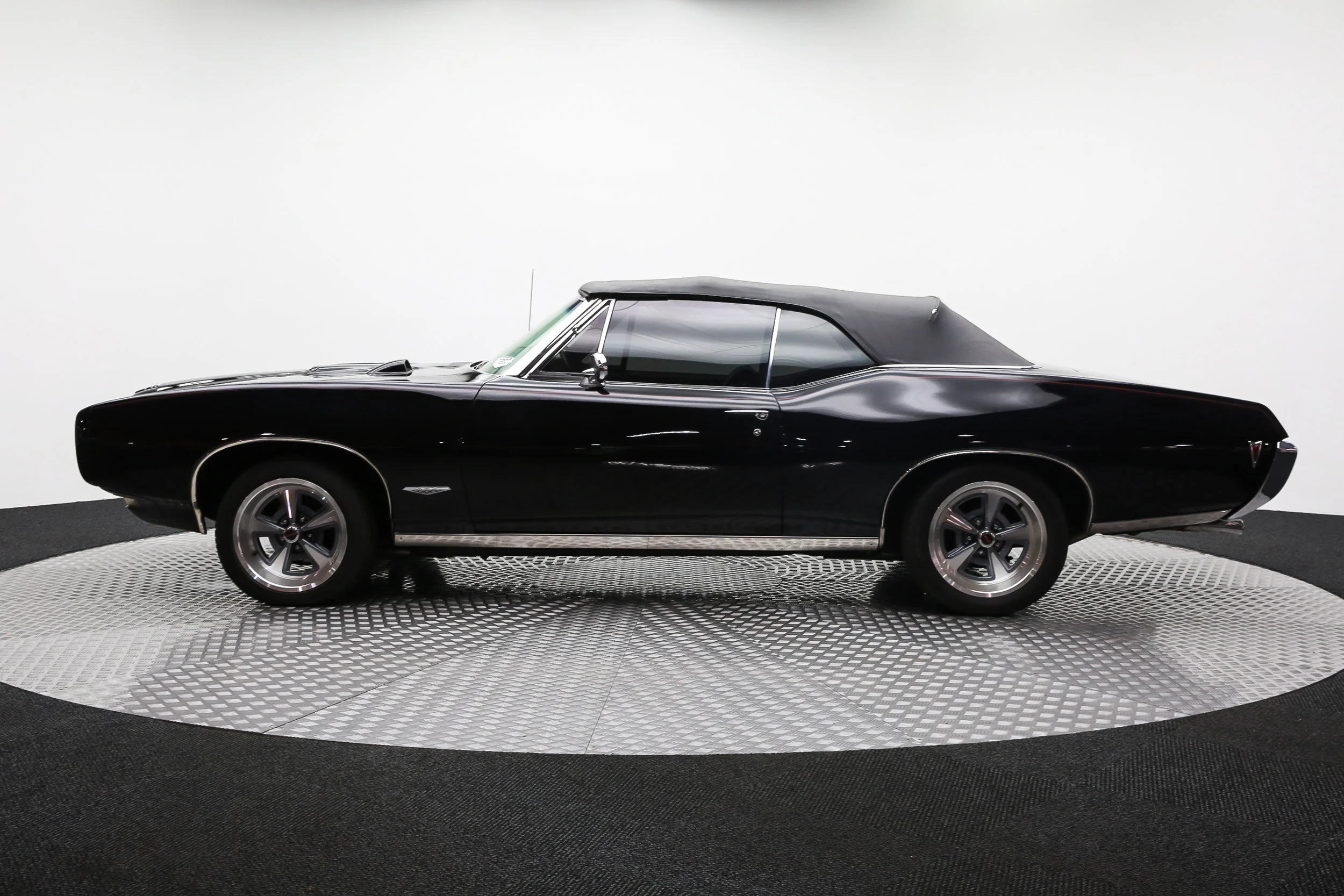 ROBERT_BASSAM_PONTIAC_GTO_1968_BLACK (45).jpg