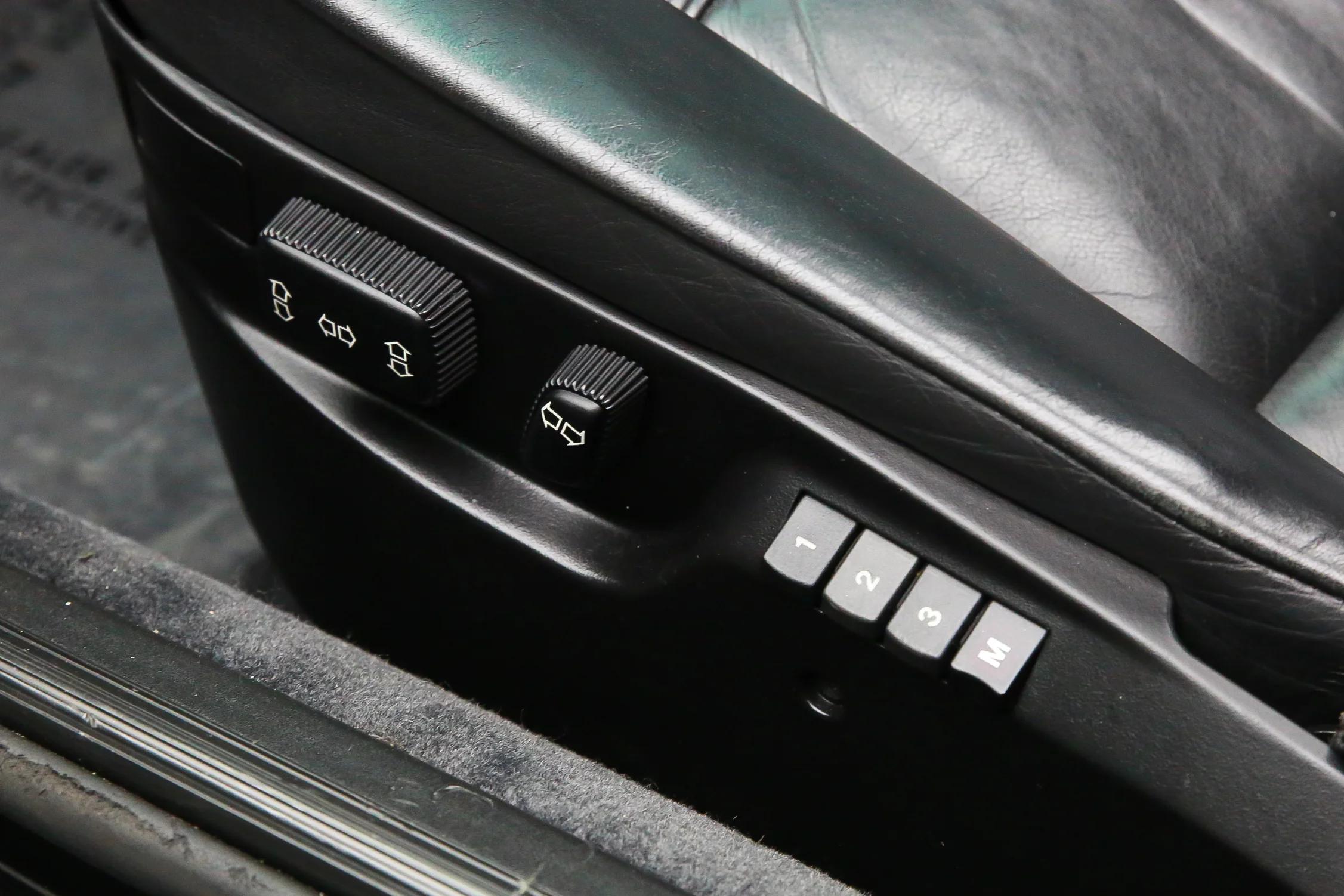 ROBERT_BASSAM_BMW_850_1997_BLACK (7).jpg