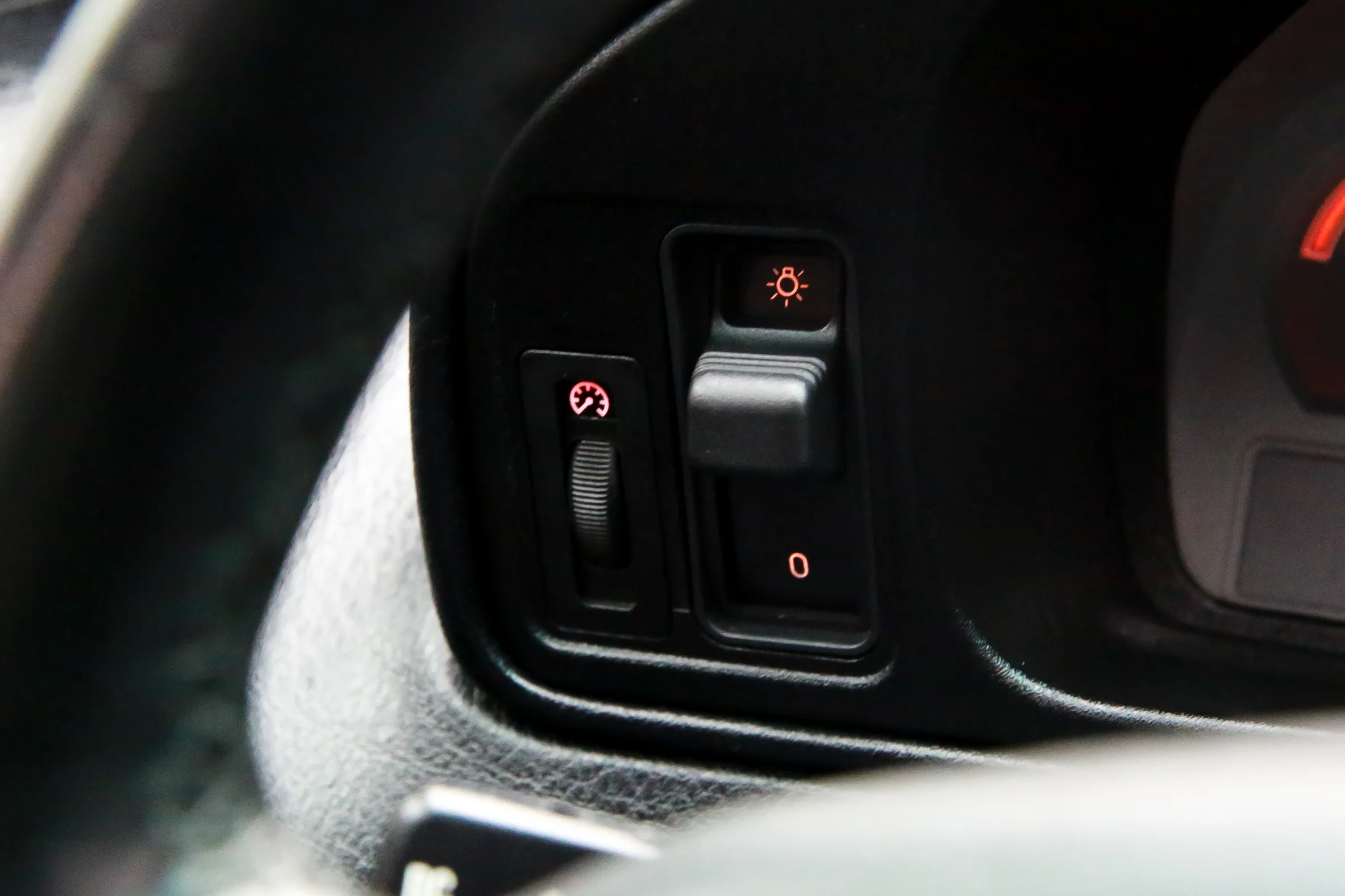 ROBERT_BASSAM_BMW_850_1997_BLACK (14).jpg