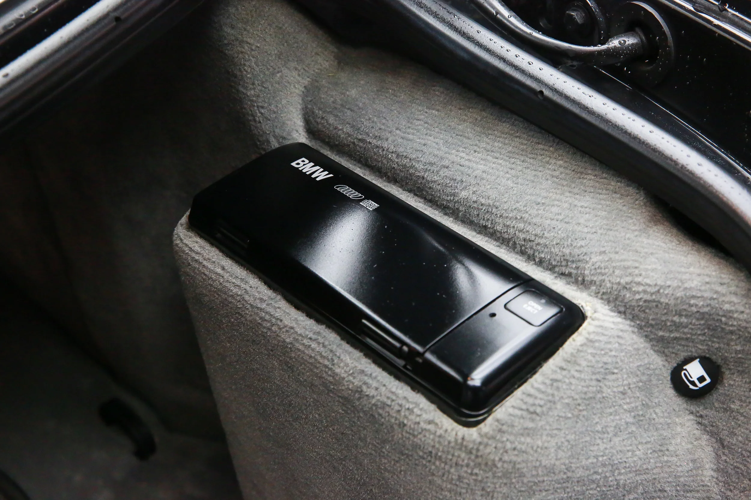 ROBERT_BASSAM_BMW_850_1997_BLACK (24).jpg