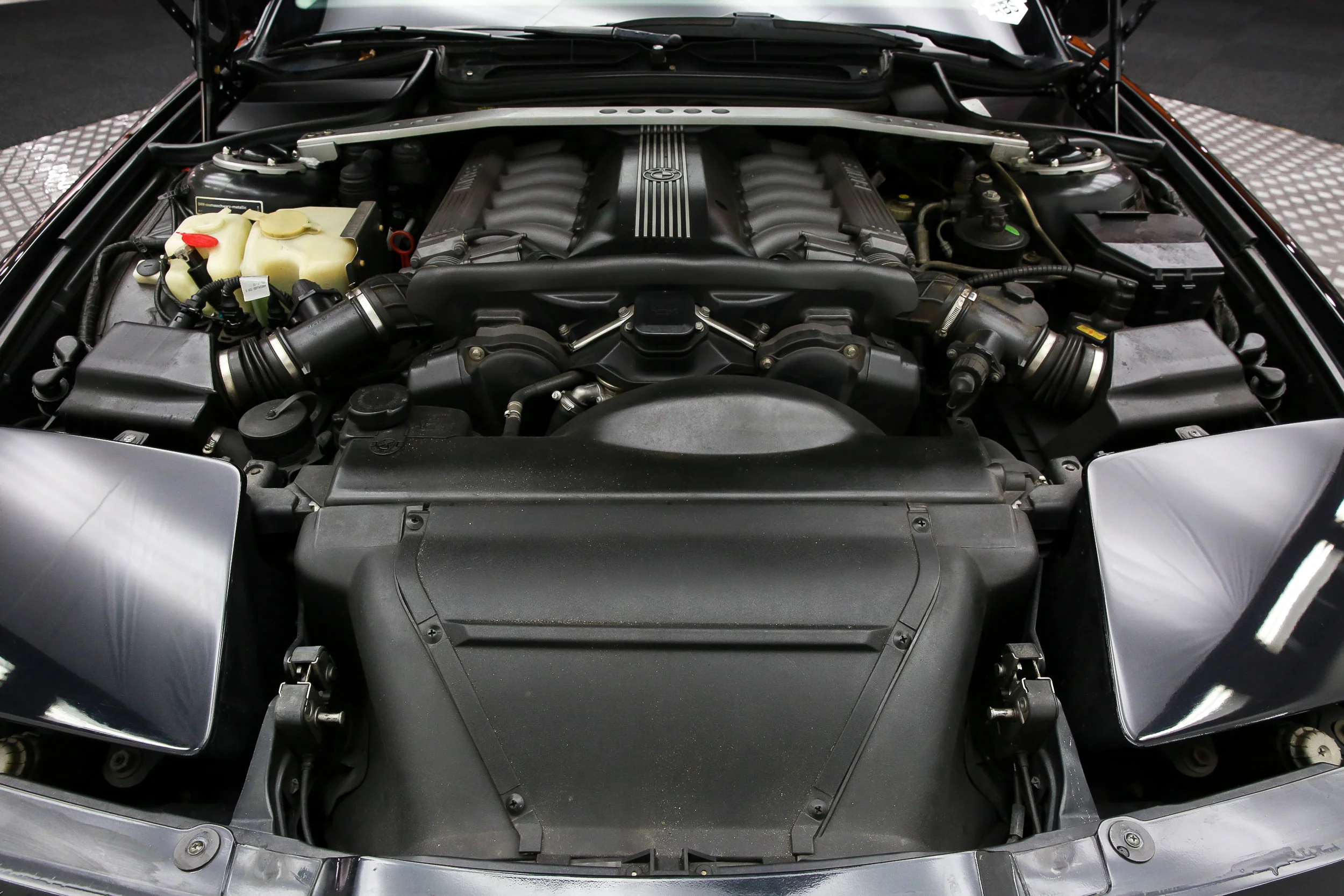 ROBERT_BASSAM_BMW_850_1997_BLACK (31).jpg