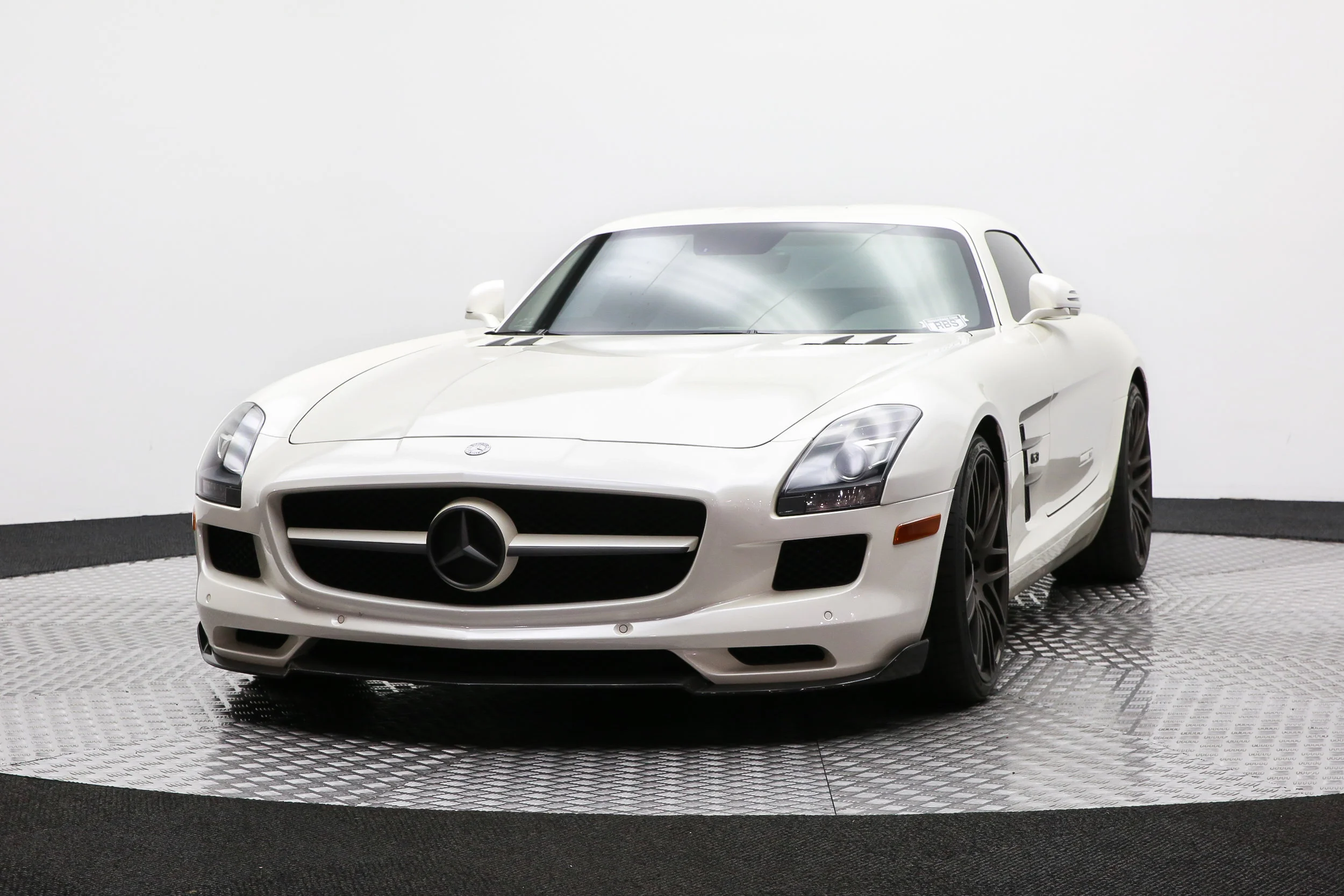 ROBERT_BASSAM_MERCEDES_BENZ_SLS_WHITE (5).jpg