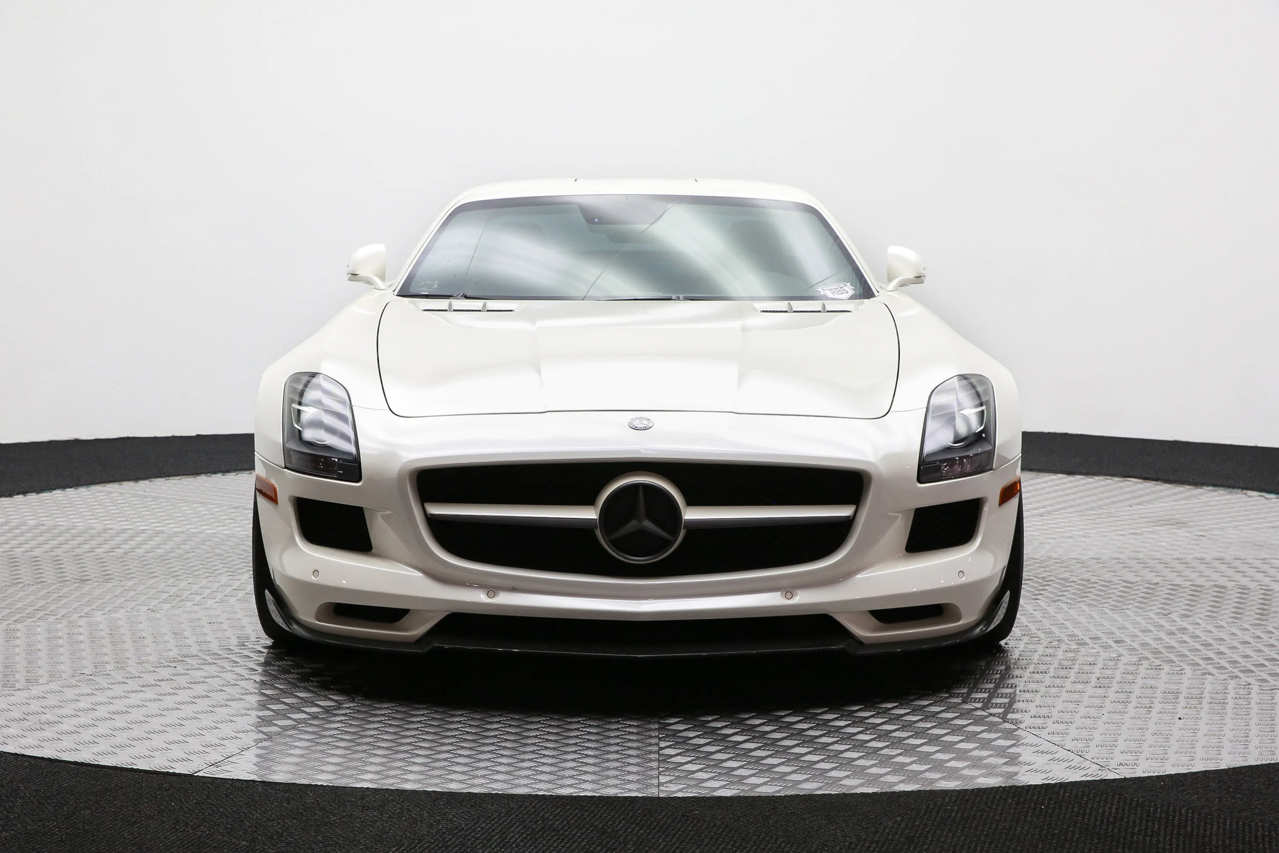 ROBERT_BASSAM_MERCEDES_BENZ_SLS_WHITE (6).jpg