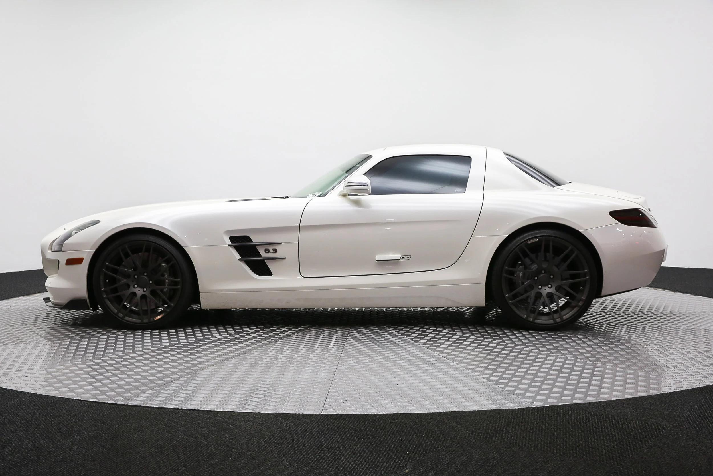 ROBERT_BASSAM_MERCEDES_BENZ_SLS_WHITE (9).jpg