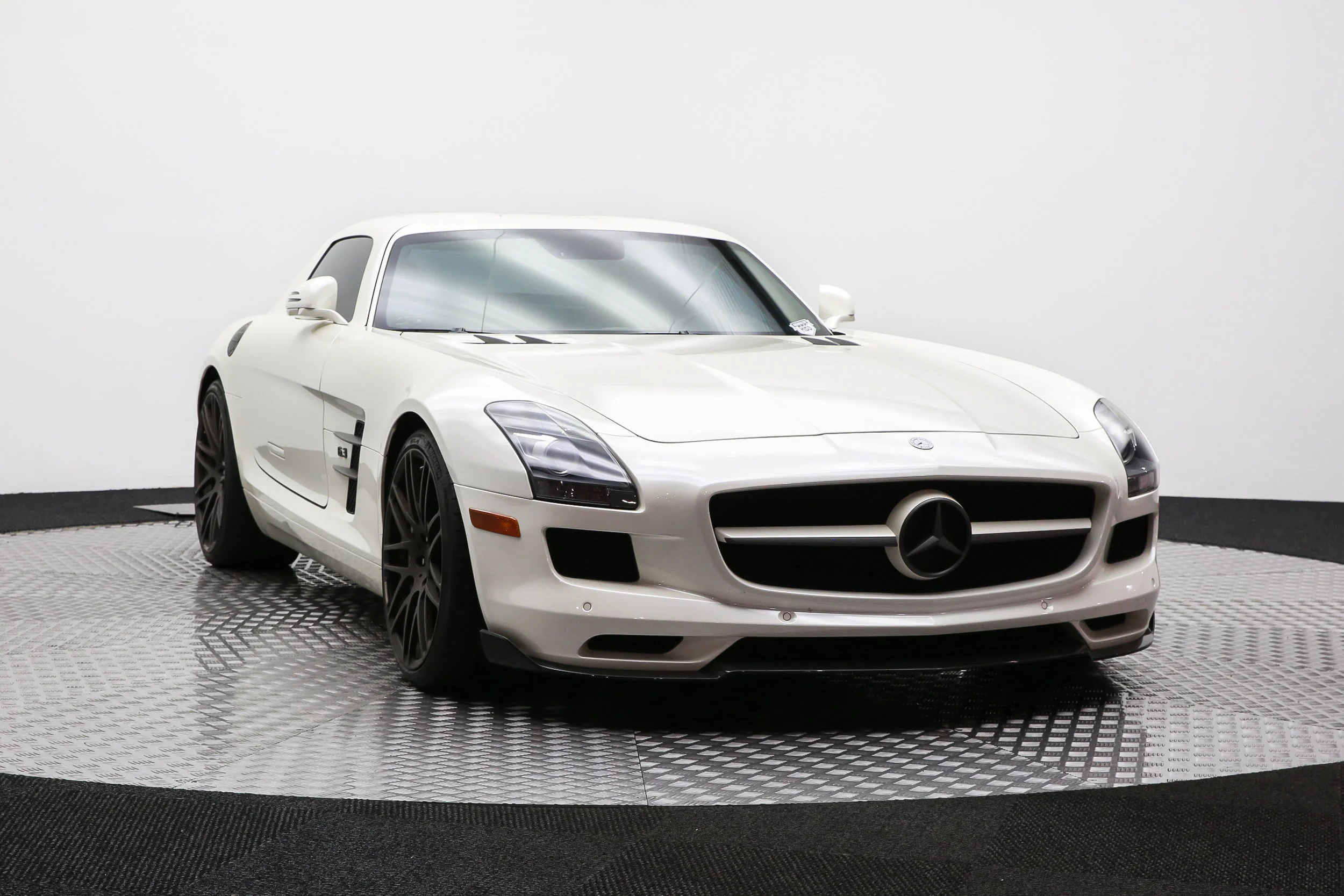 ROBERT_BASSAM_MERCEDES_BENZ_SLS_WHITE (7).jpg