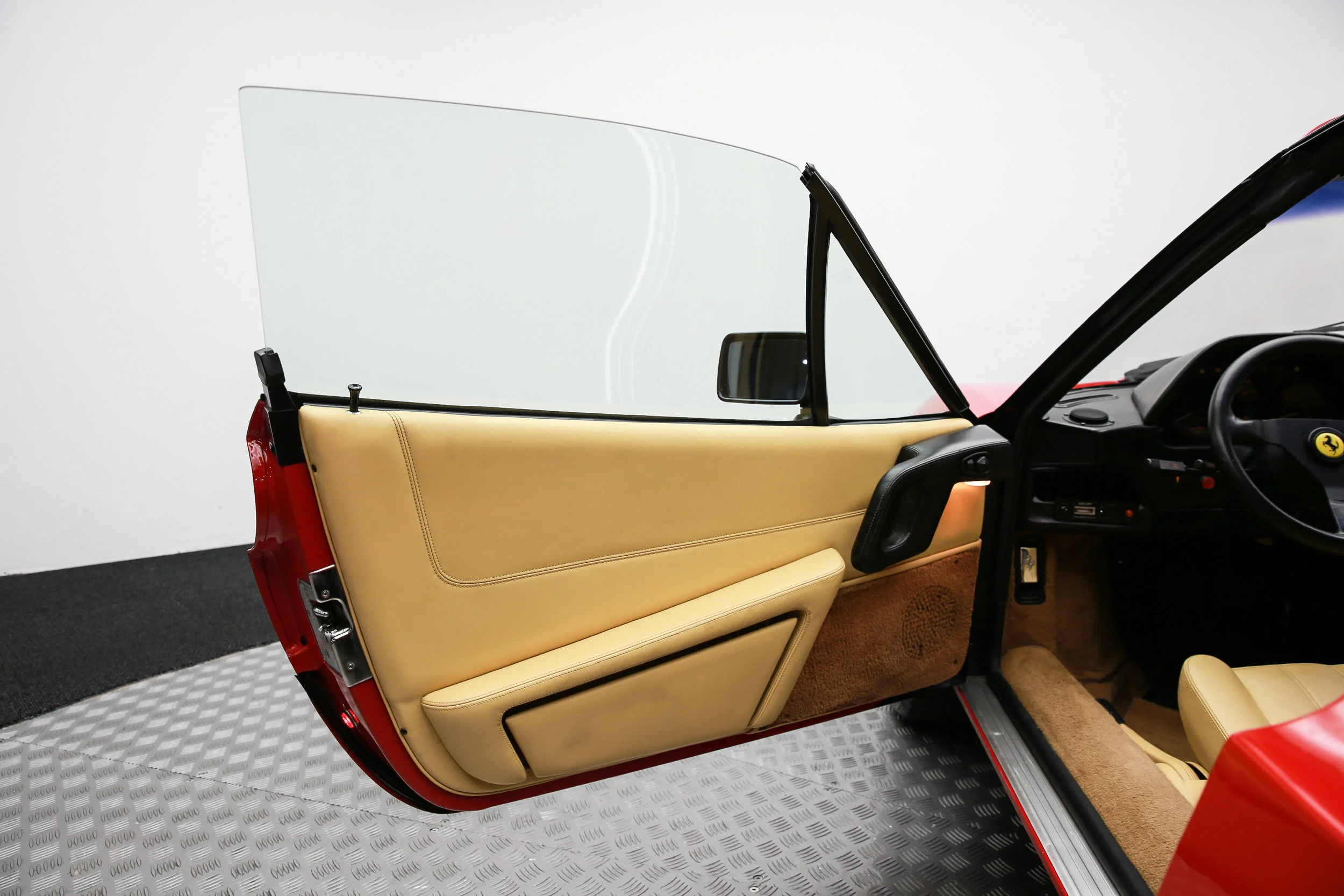 ROBERT_BASSAM_FERRARI_328_GTS_1986_RED (4).jpg