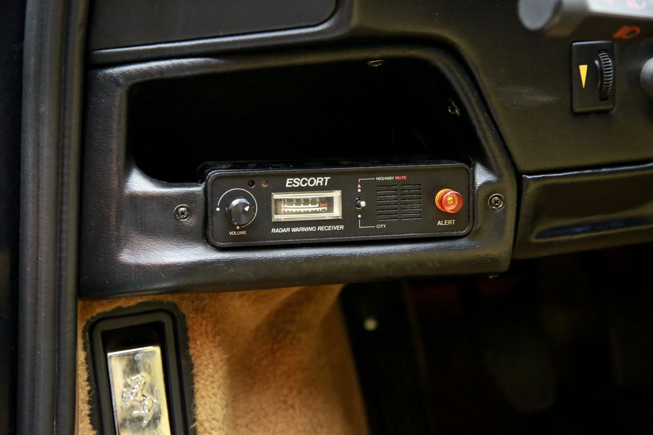 ROBERT_BASSAM_FERRARI_328_GTS_1986_RED (7).jpg