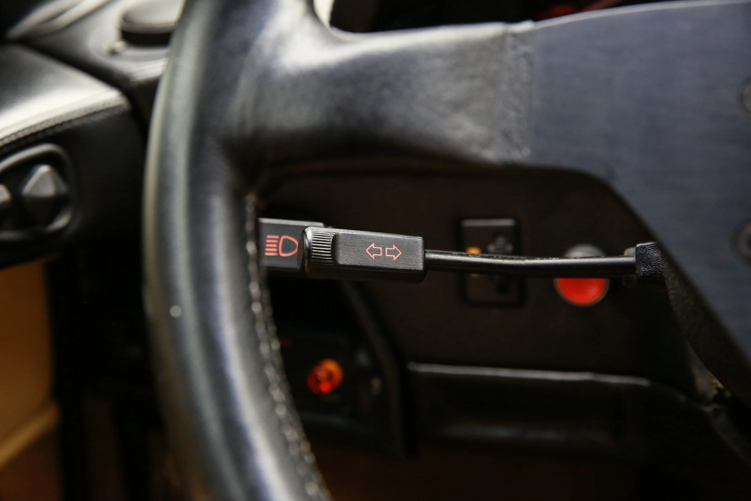 ROBERT_BASSAM_FERRARI_328_GTS_1986_RED (13).jpg