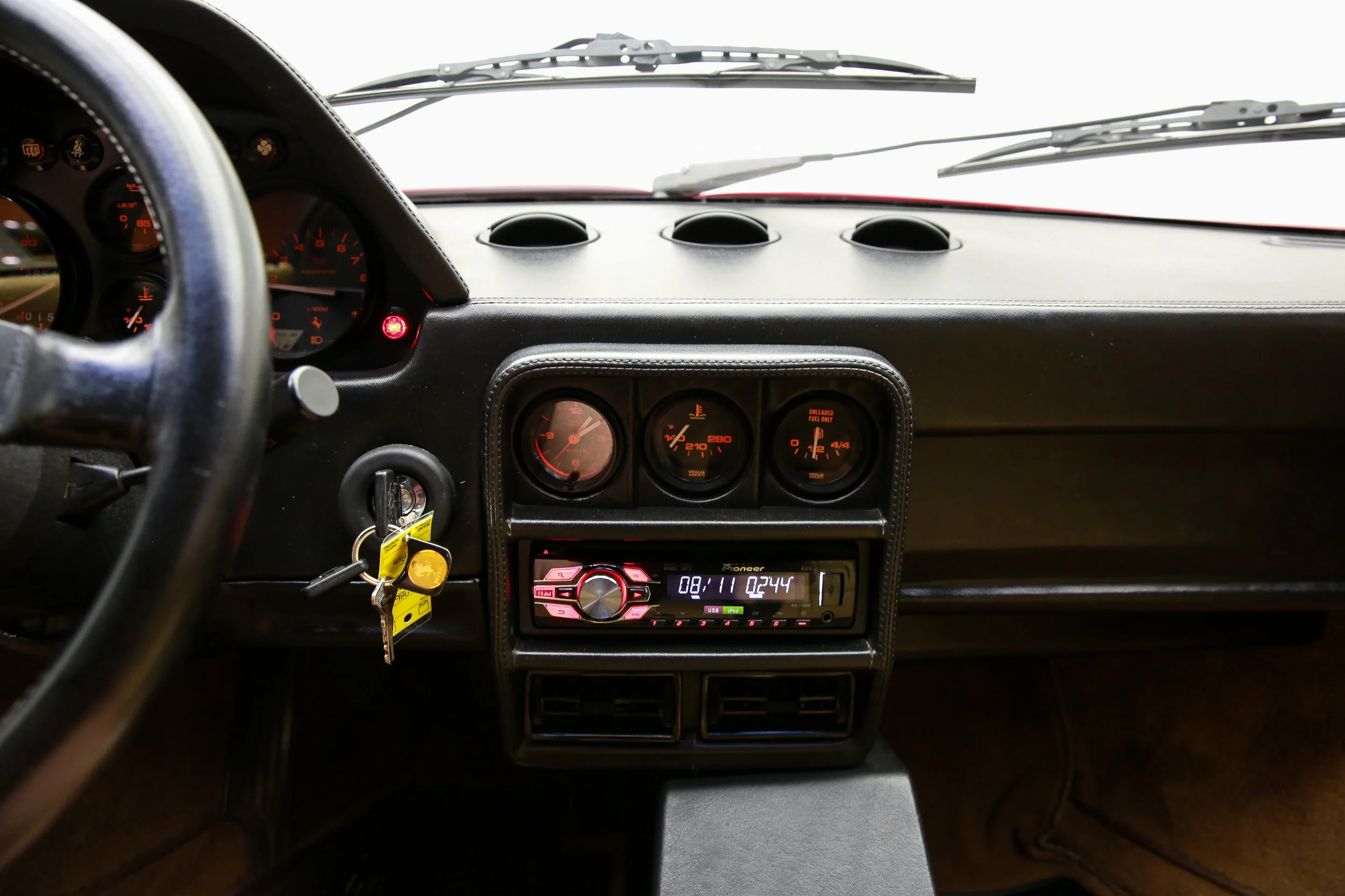 ROBERT_BASSAM_FERRARI_328_GTS_1986_RED (17).jpg