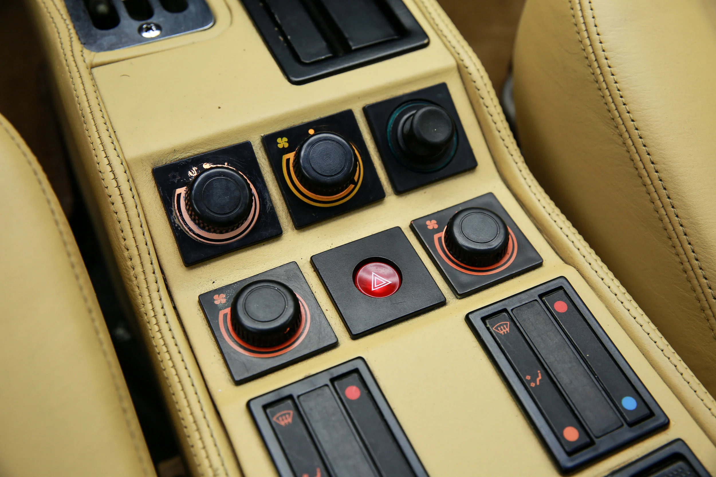 ROBERT_BASSAM_FERRARI_328_GTS_1986_RED (20).jpg