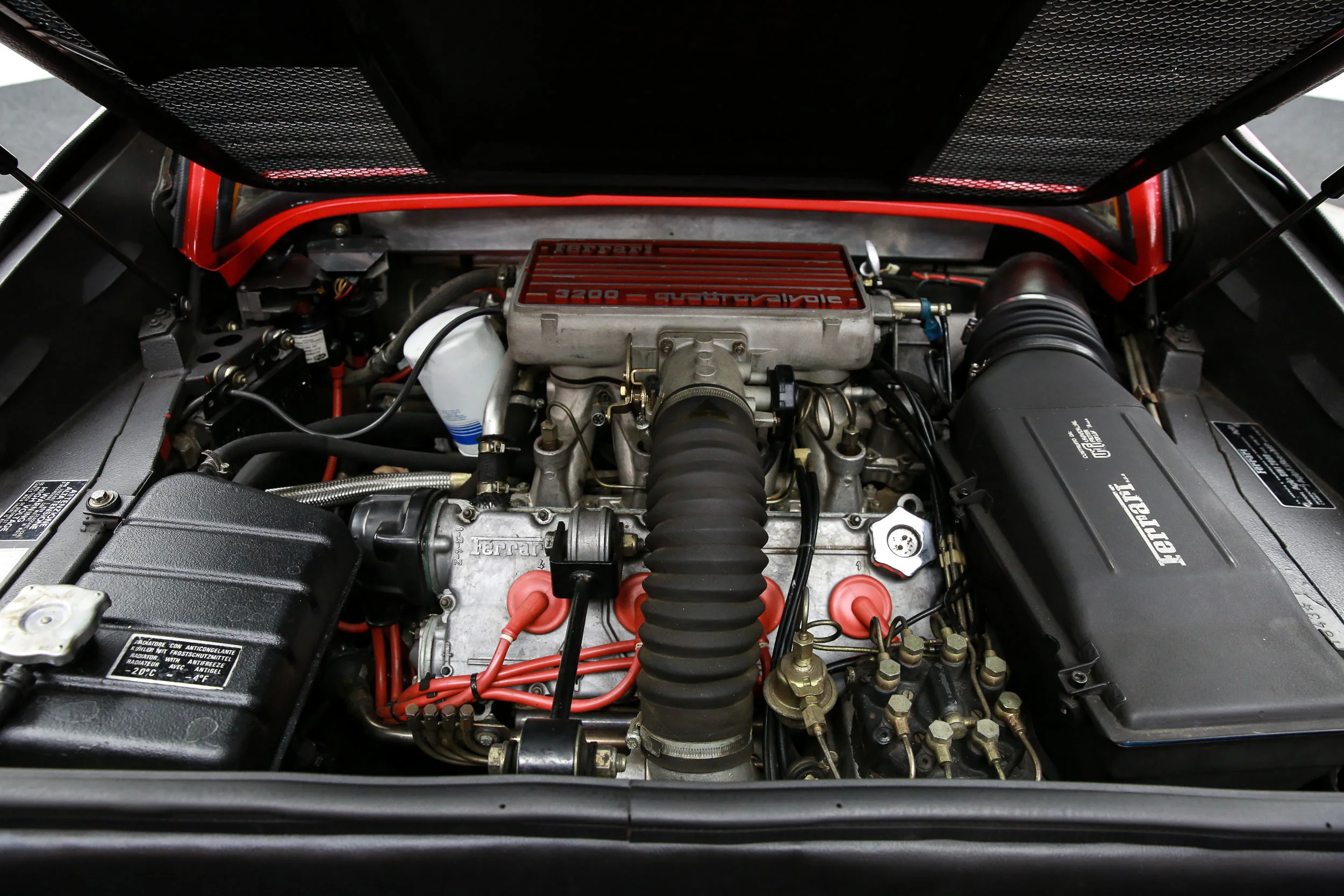 ROBERT_BASSAM_FERRARI_328_GTS_1986_RED (23).jpg