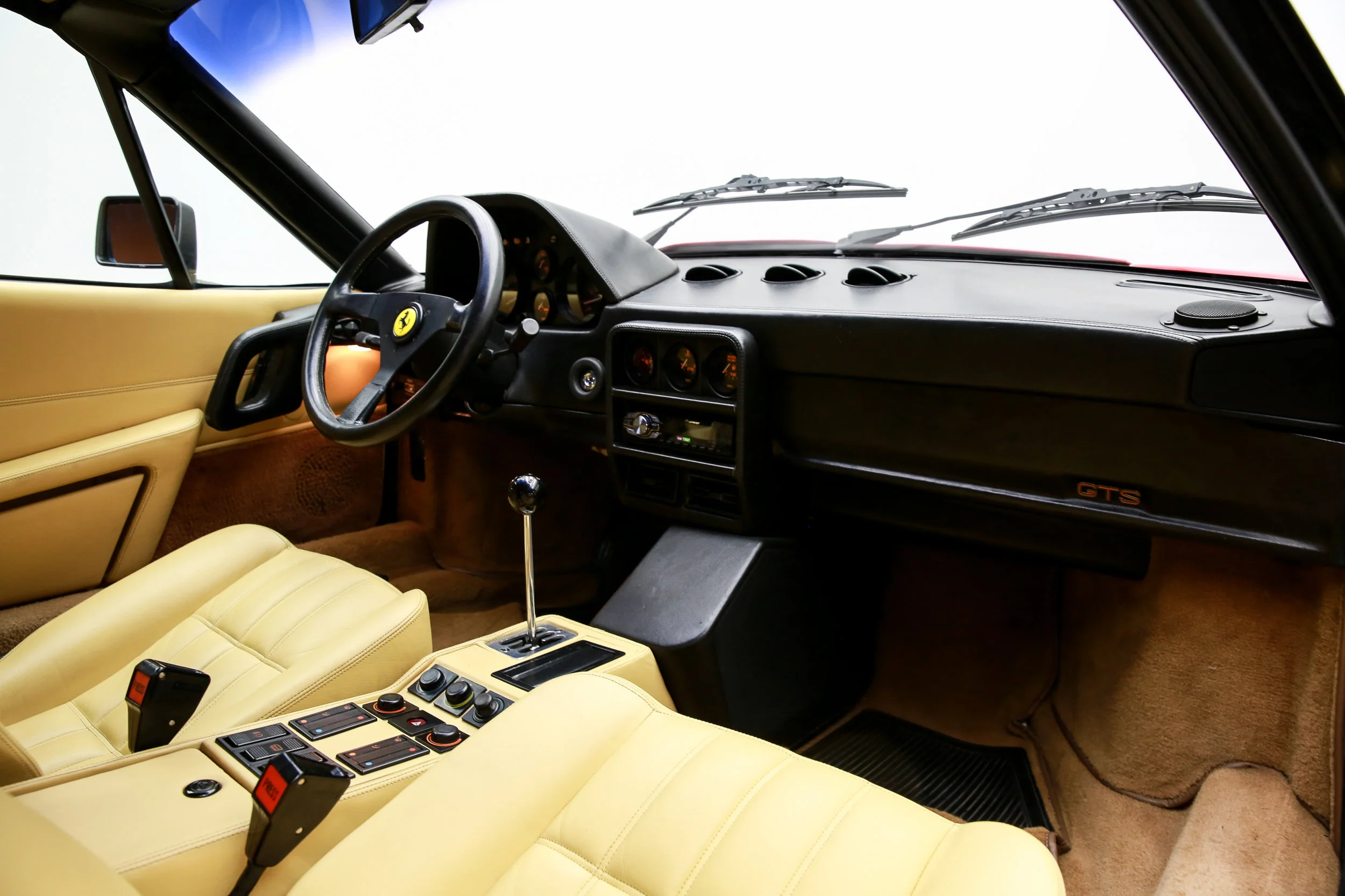 ROBERT_BASSAM_FERRARI_328_GTS_1986_RED (37).jpg