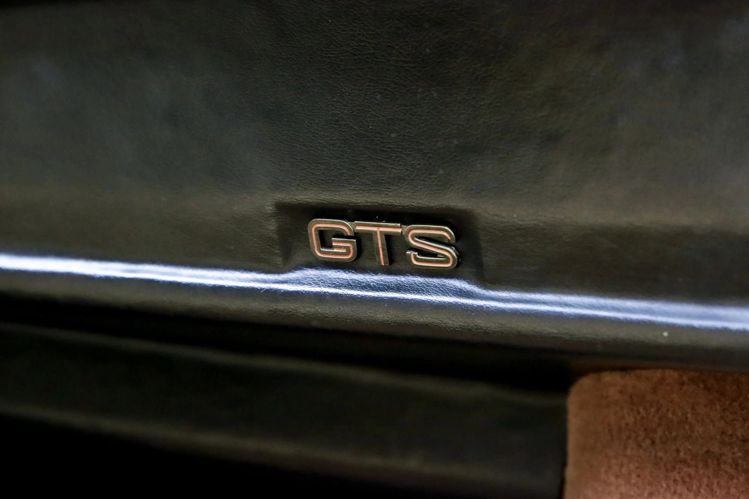 ROBERT_BASSAM_FERRARI_328_GTS_1986_RED (38).jpg