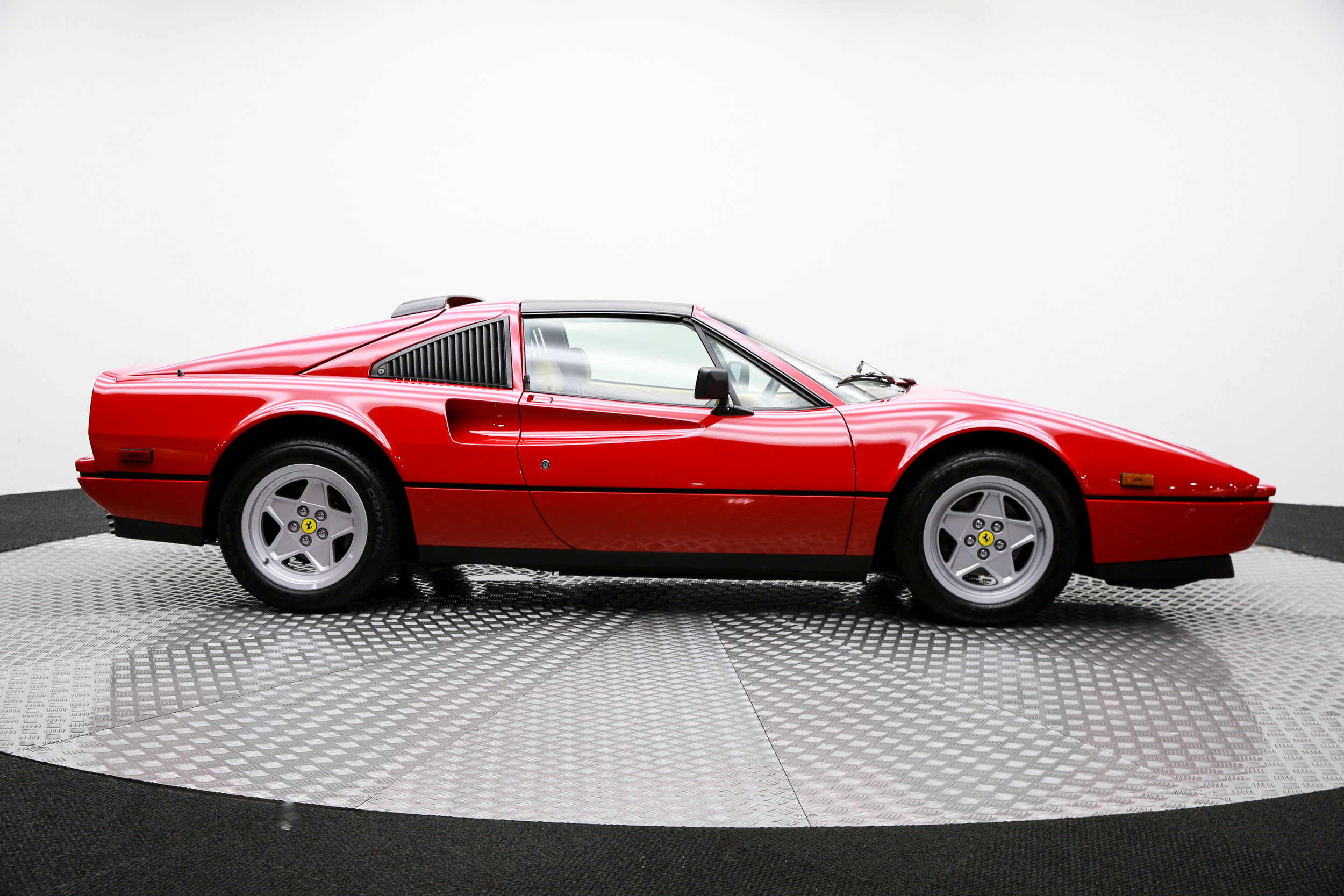 ROBERT_BASSAM_FERRARI_328_GTS_1986_RED (52).jpg