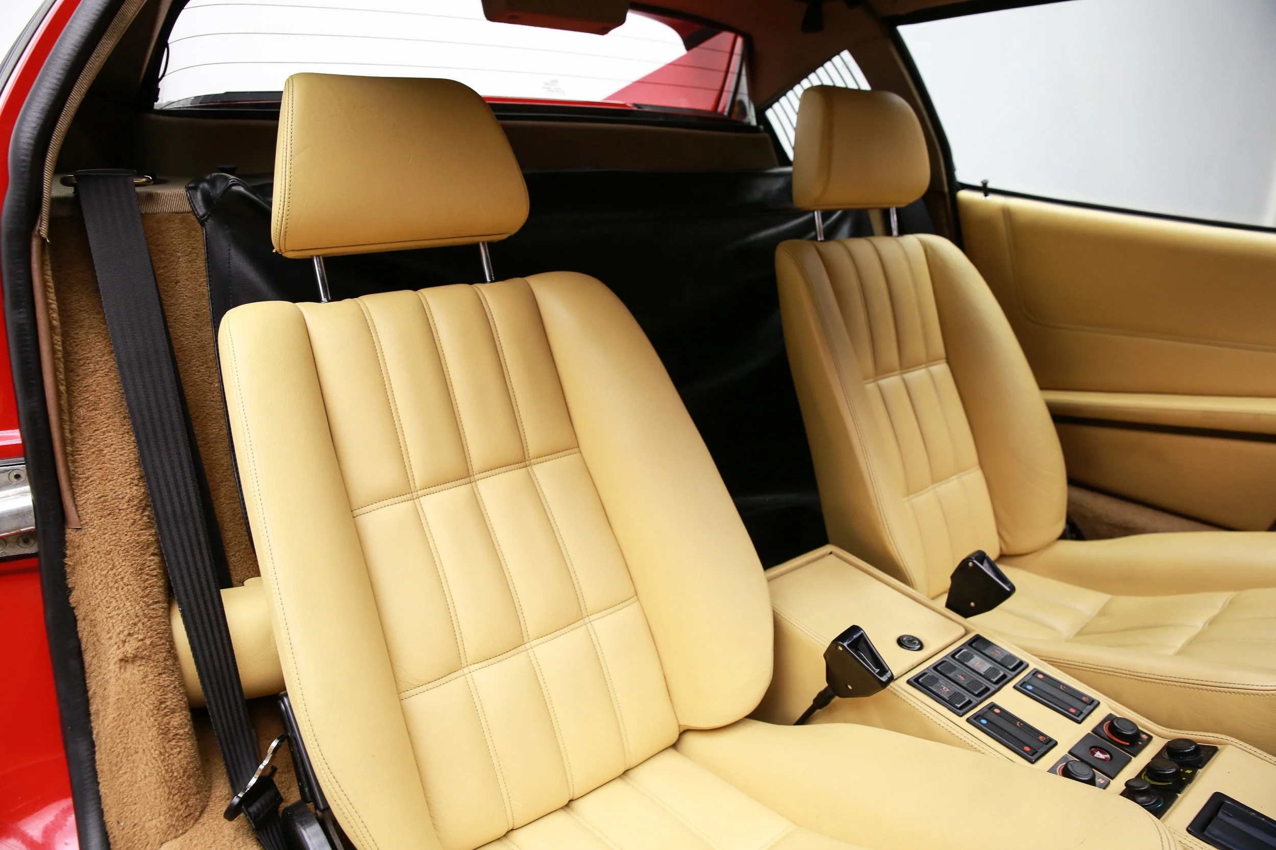 ROBERT_BASSAM_FERRARI_328_GTS_1986_RED (57).jpg