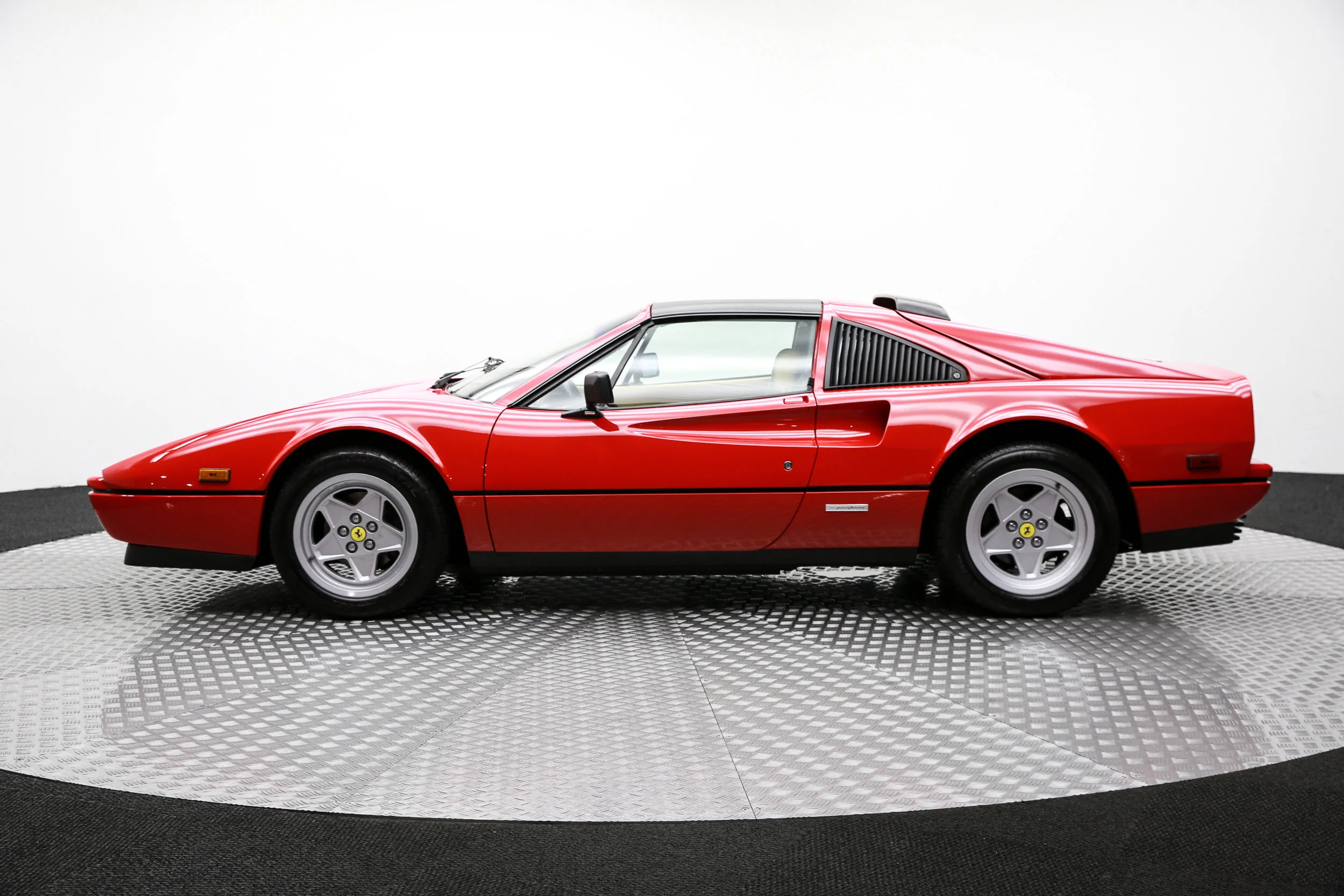 ROBERT_BASSAM_FERRARI_328_GTS_1986_RED (63).jpg