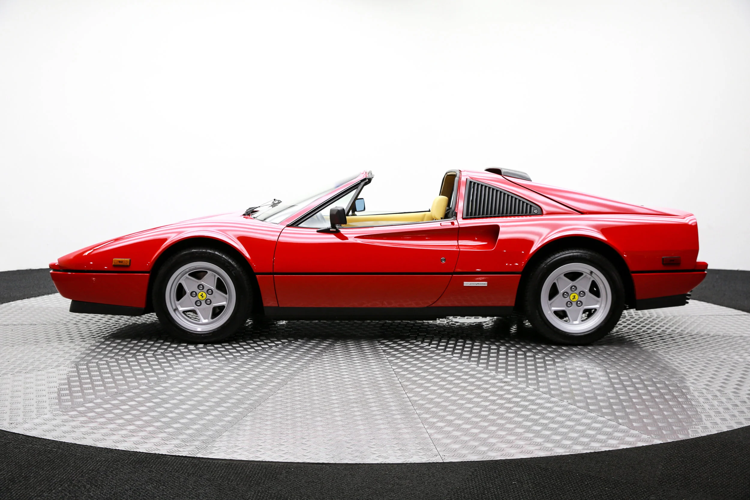 ROBERT_BASSAM_FERRARI_328_GTS_1986_RED (65).jpg
