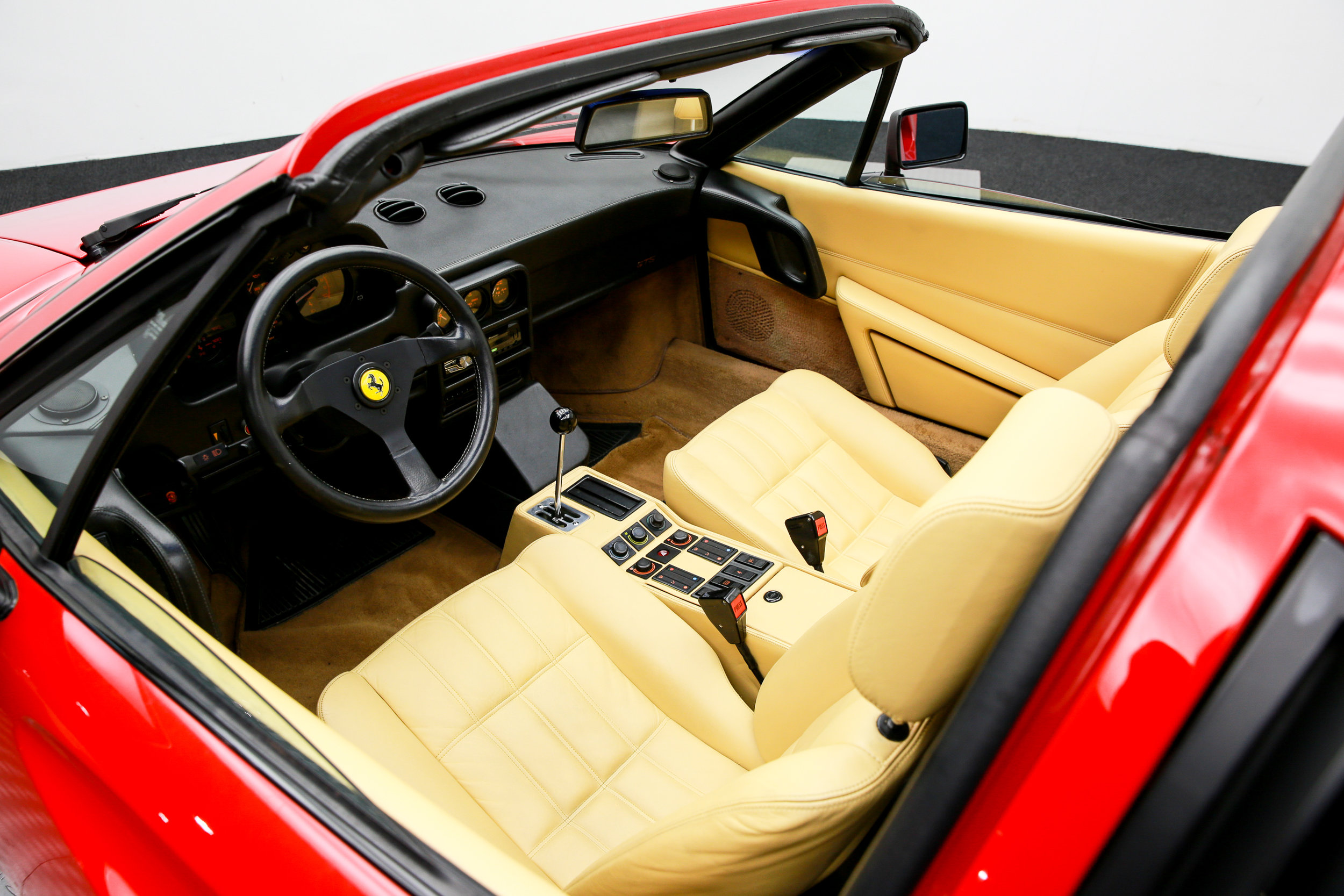 ROBERT_BASSAM_FERRARI_328_GTS_1986_RED (66).jpg