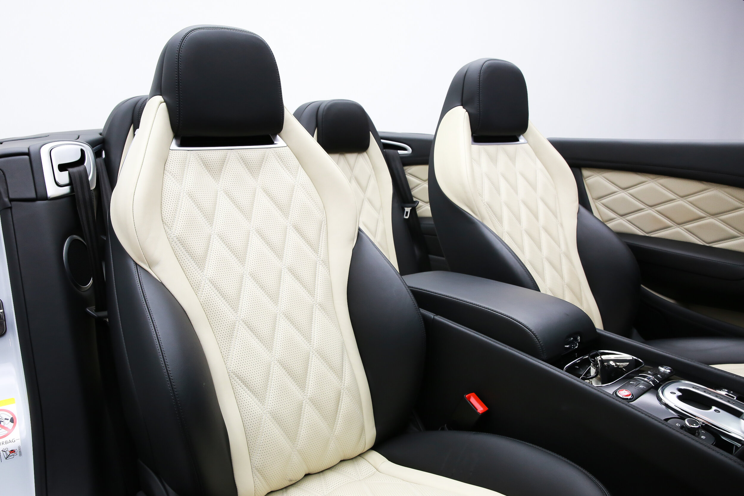 ROBERT_BASSAM_BENTLEY_CONTINENTAL_GTS_WHITE (50).jpg