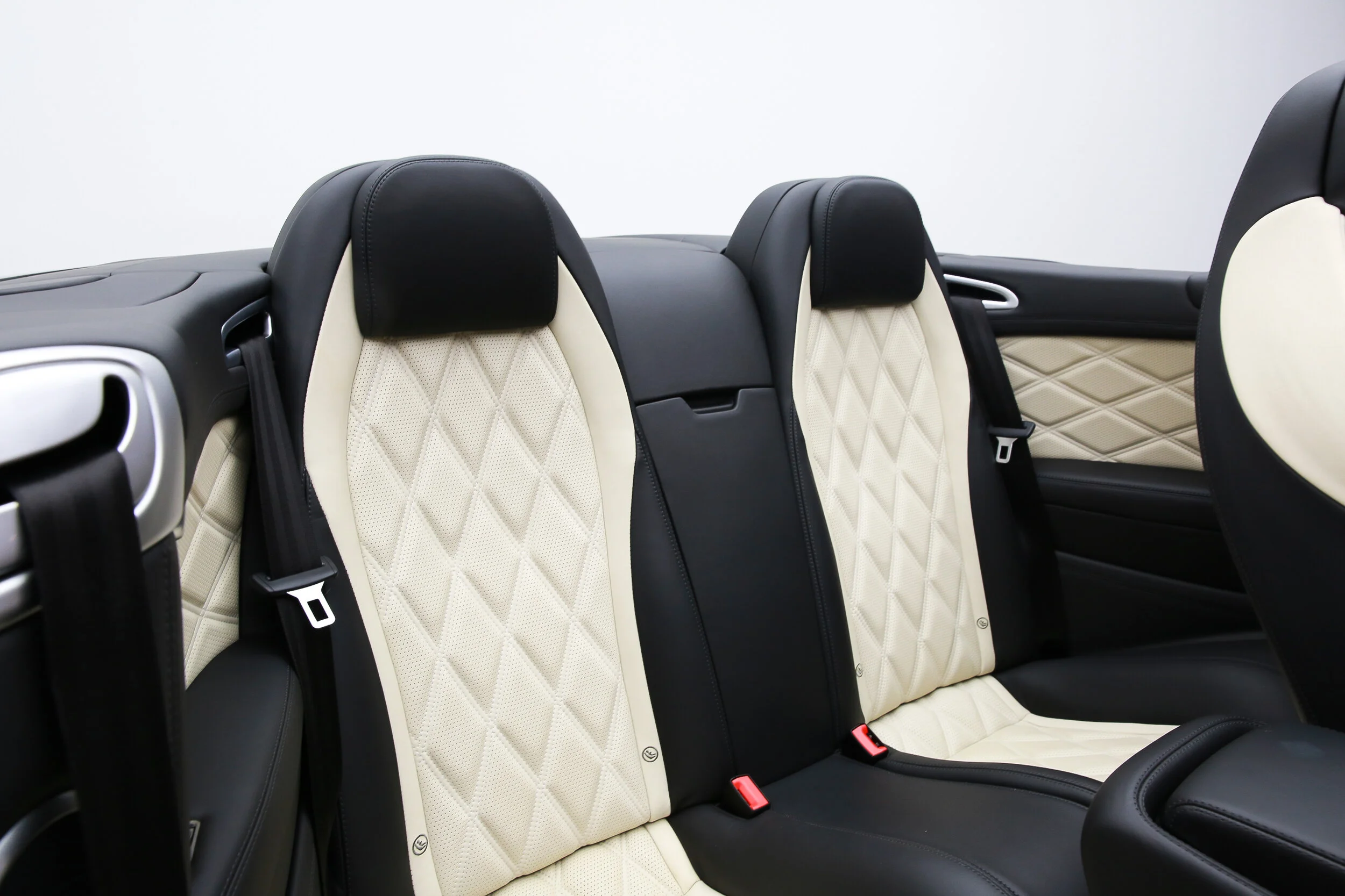 ROBERT_BASSAM_BENTLEY_CONTINENTAL_GTS_WHITE (51).jpg