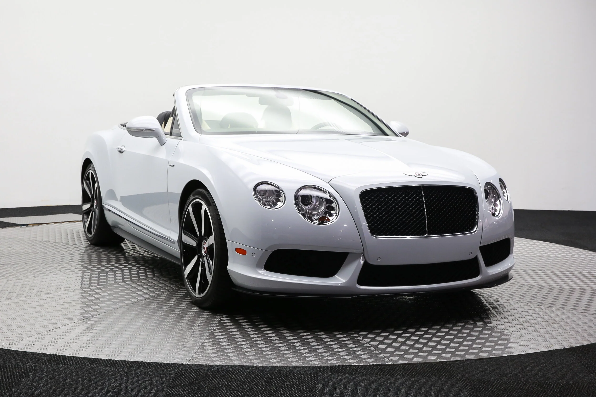 ROBERT_BASSAM_BENTLEY_CONTINENTAL_GTS_WHITE (49).jpg