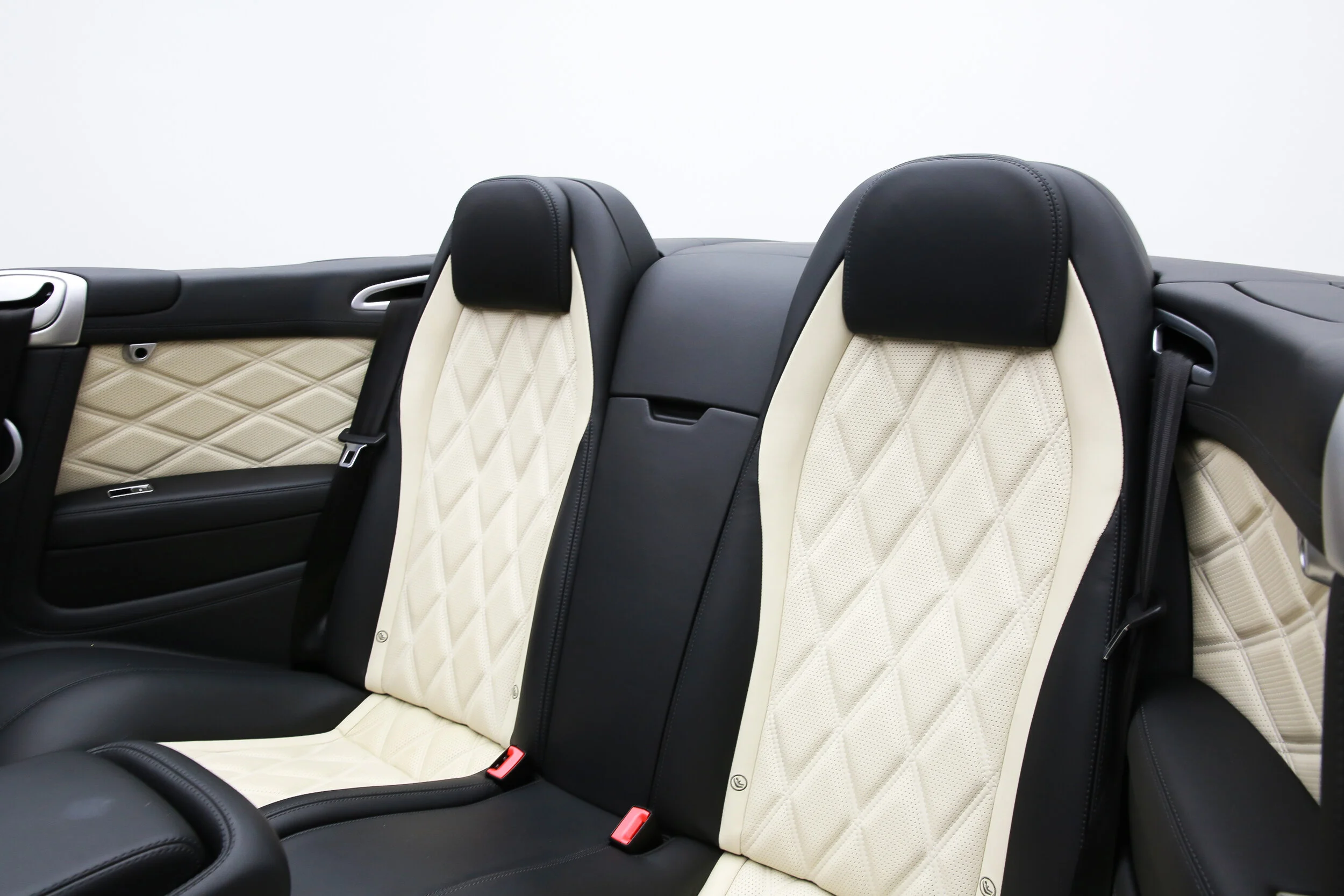 ROBERT_BASSAM_BENTLEY_CONTINENTAL_GTS_WHITE (52).jpg