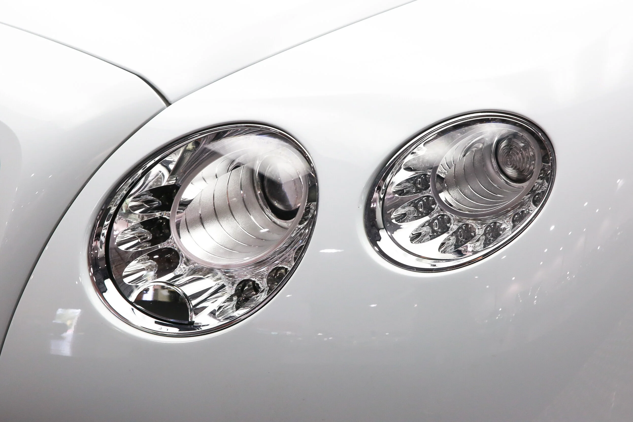 ROBERT_BASSAM_BENTLEY_CONTINENTAL_GTS_WHITE (55).jpg