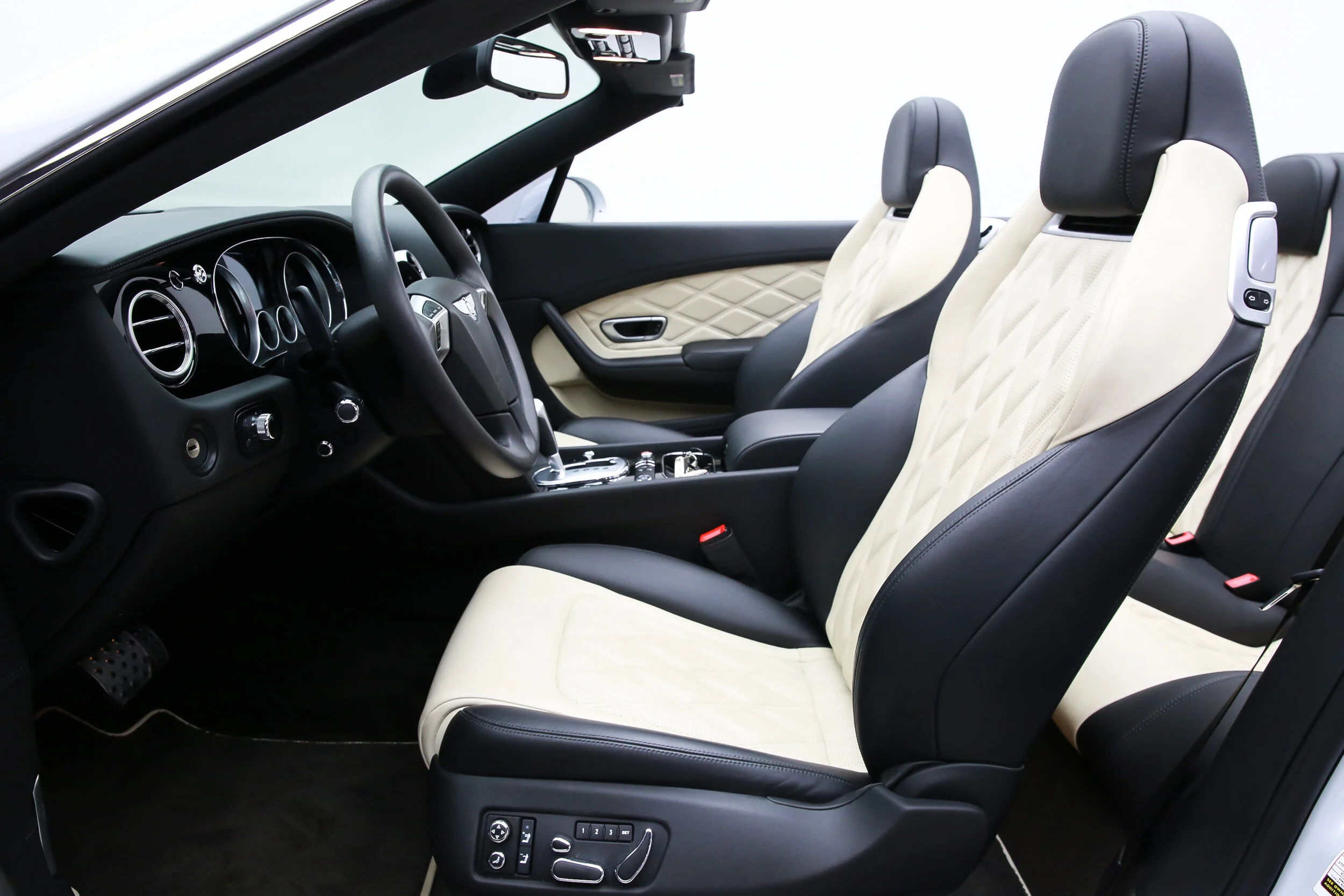 ROBERT_BASSAM_BENTLEY_CONTINENTAL_GTS_WHITE (58).jpg