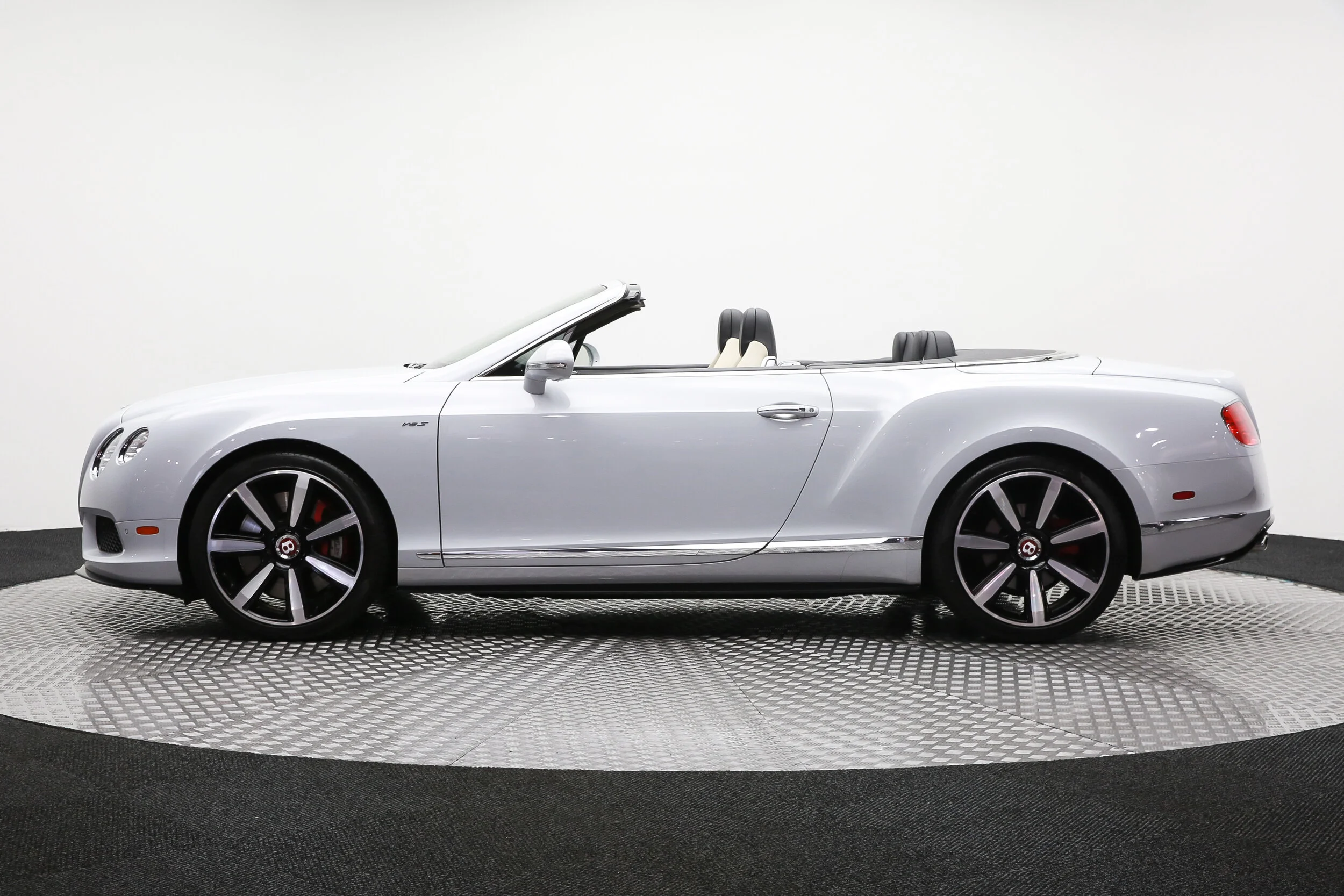 ROBERT_BASSAM_BENTLEY_CONTINENTAL_GTS_WHITE (57).jpg