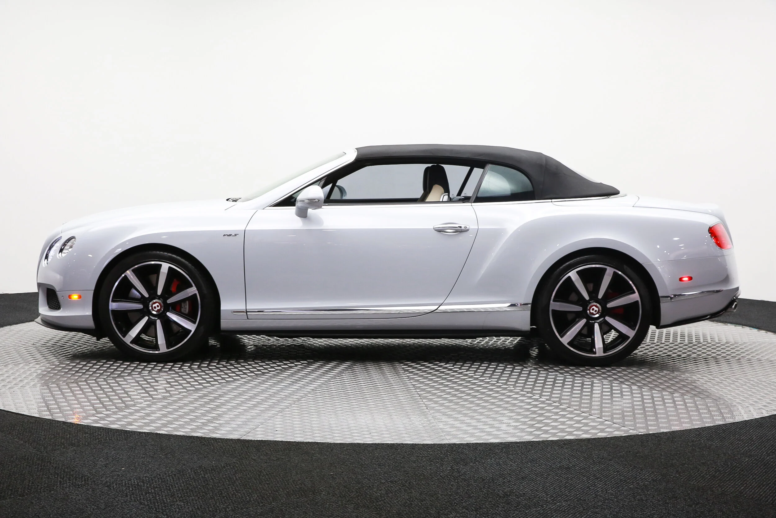 ROBERT_BASSAM_BENTLEY_CONTINENTAL_GTS_WHITE (61).jpg