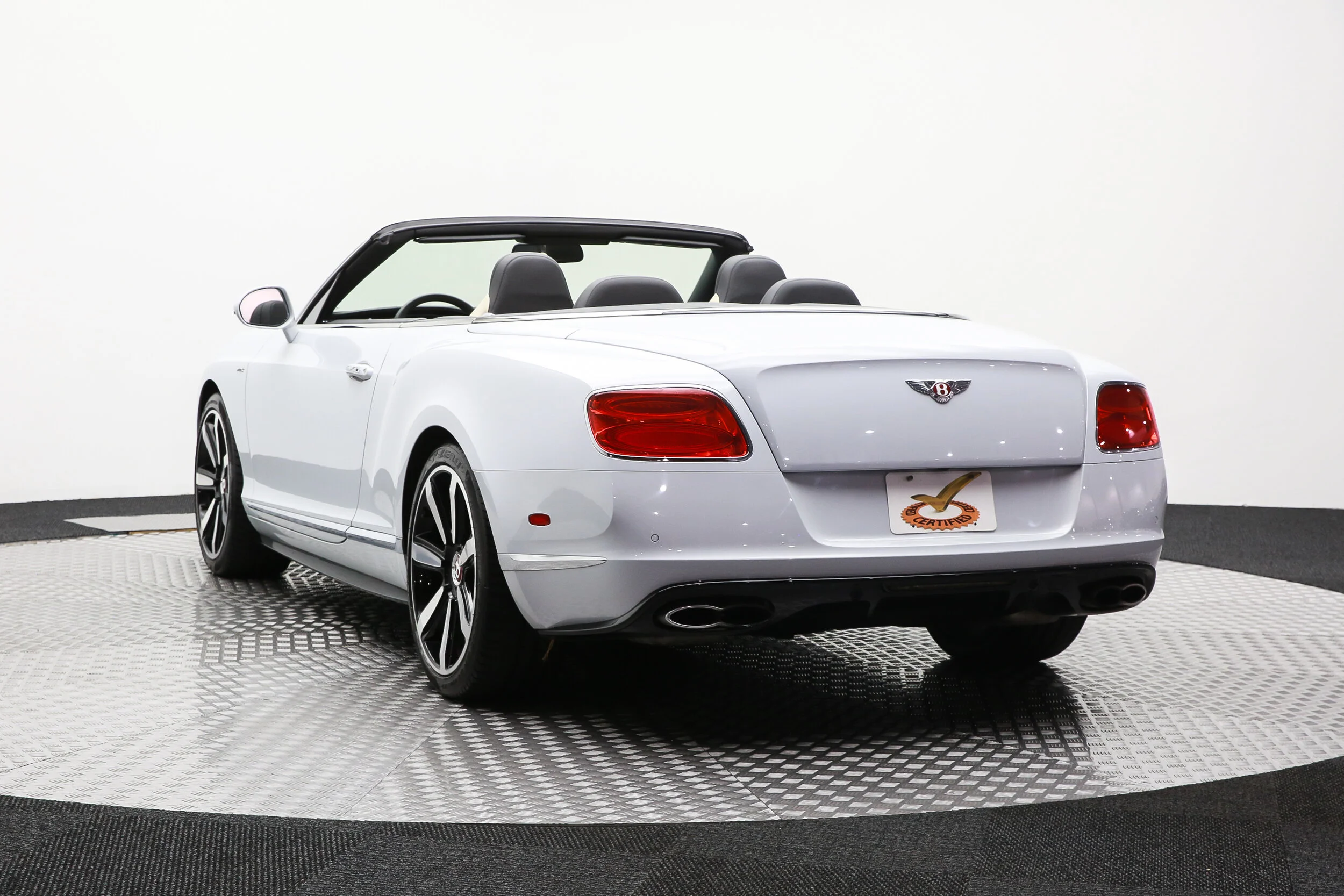 ROBERT_BASSAM_BENTLEY_CONTINENTAL_GTS_WHITE (3).jpg