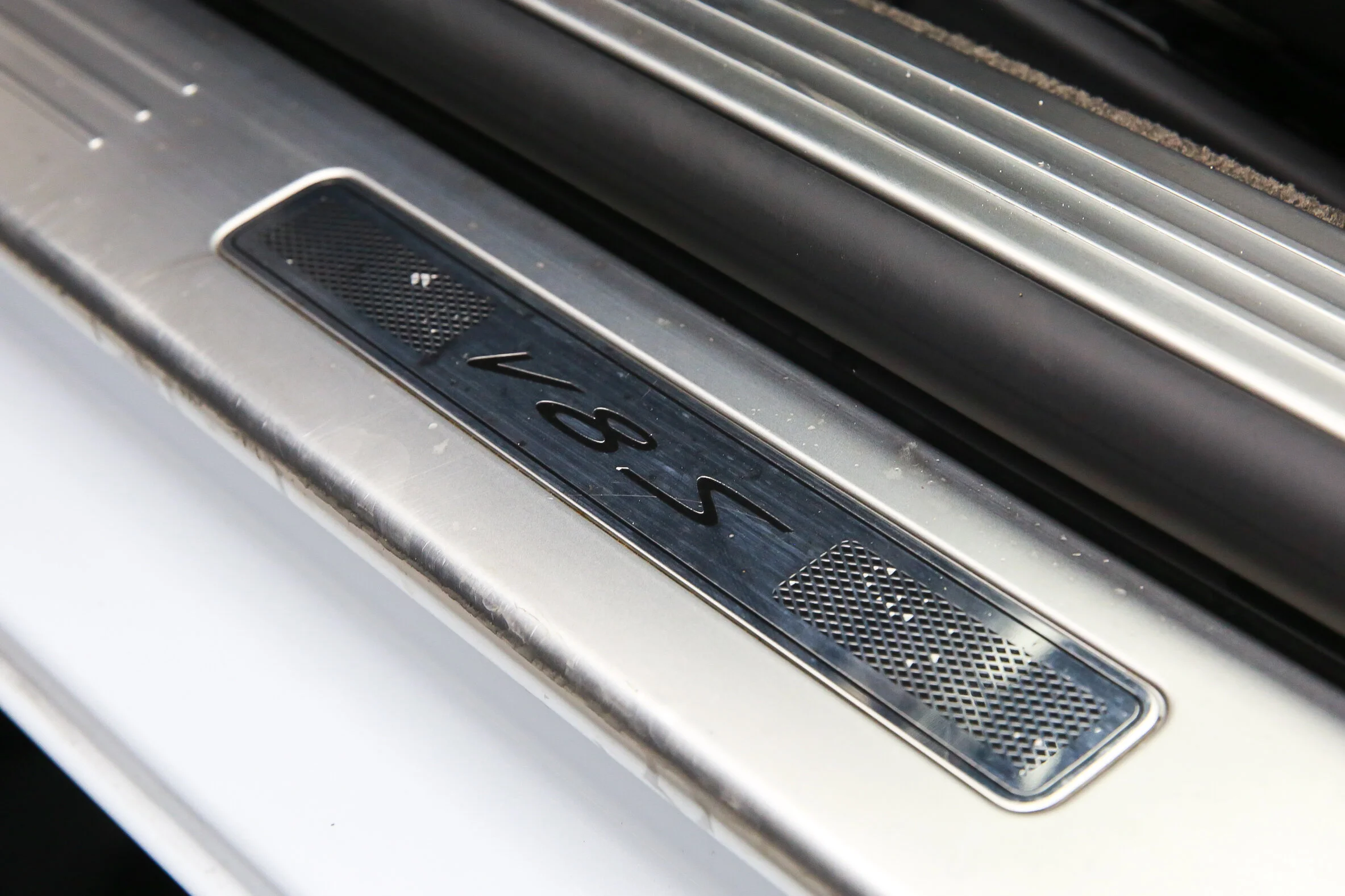 ROBERT_BASSAM_BENTLEY_CONTINENTAL_GTS_WHITE (8).jpg