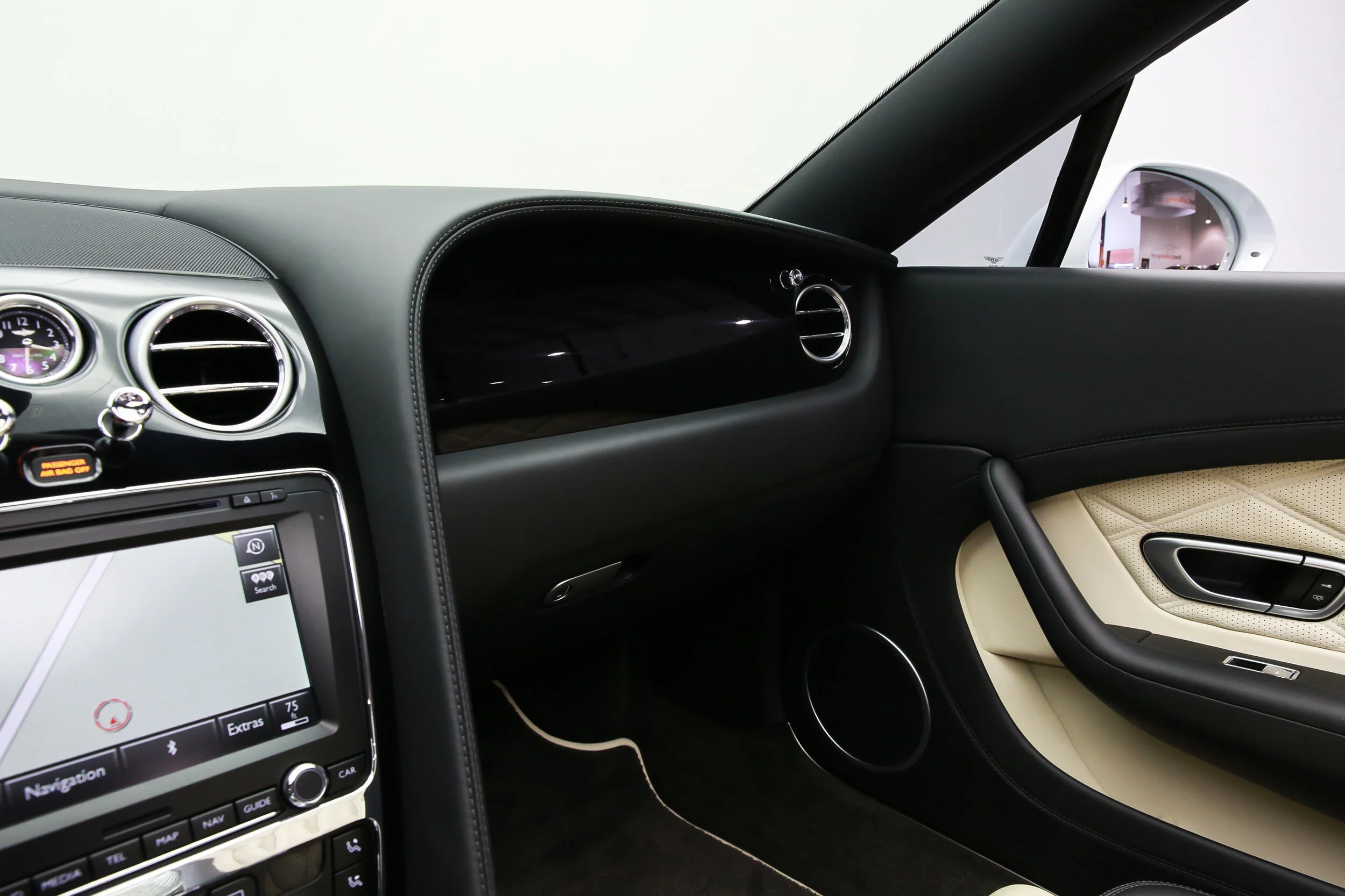 ROBERT_BASSAM_BENTLEY_CONTINENTAL_GTS_WHITE (25).jpg