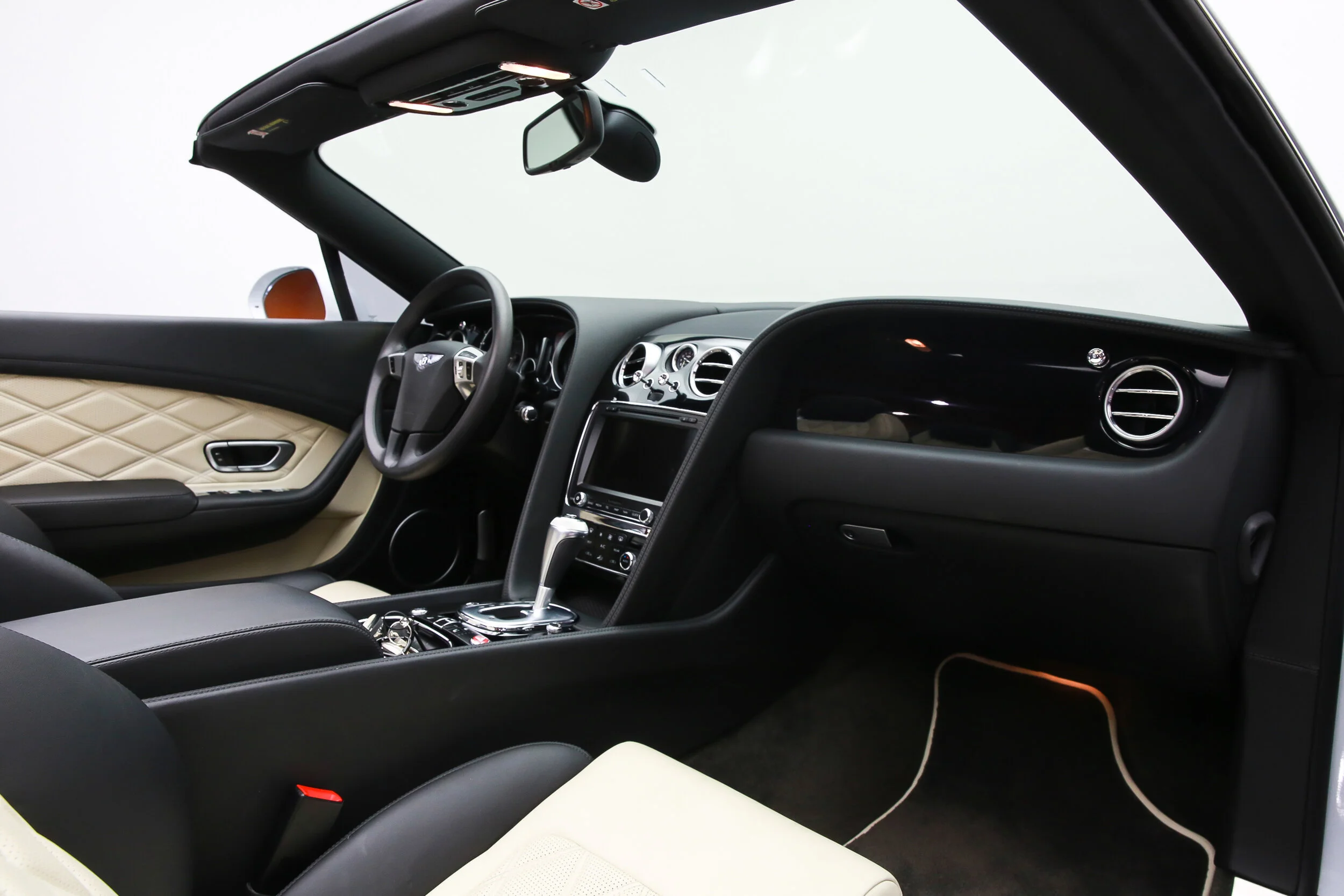 ROBERT_BASSAM_BENTLEY_CONTINENTAL_GTS_WHITE (30).jpg