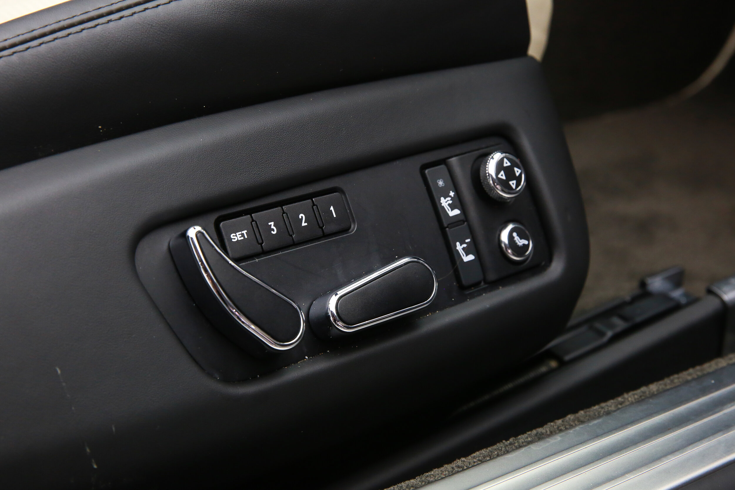 ROBERT_BASSAM_BENTLEY_CONTINENTAL_GTS_WHITE (31).jpg